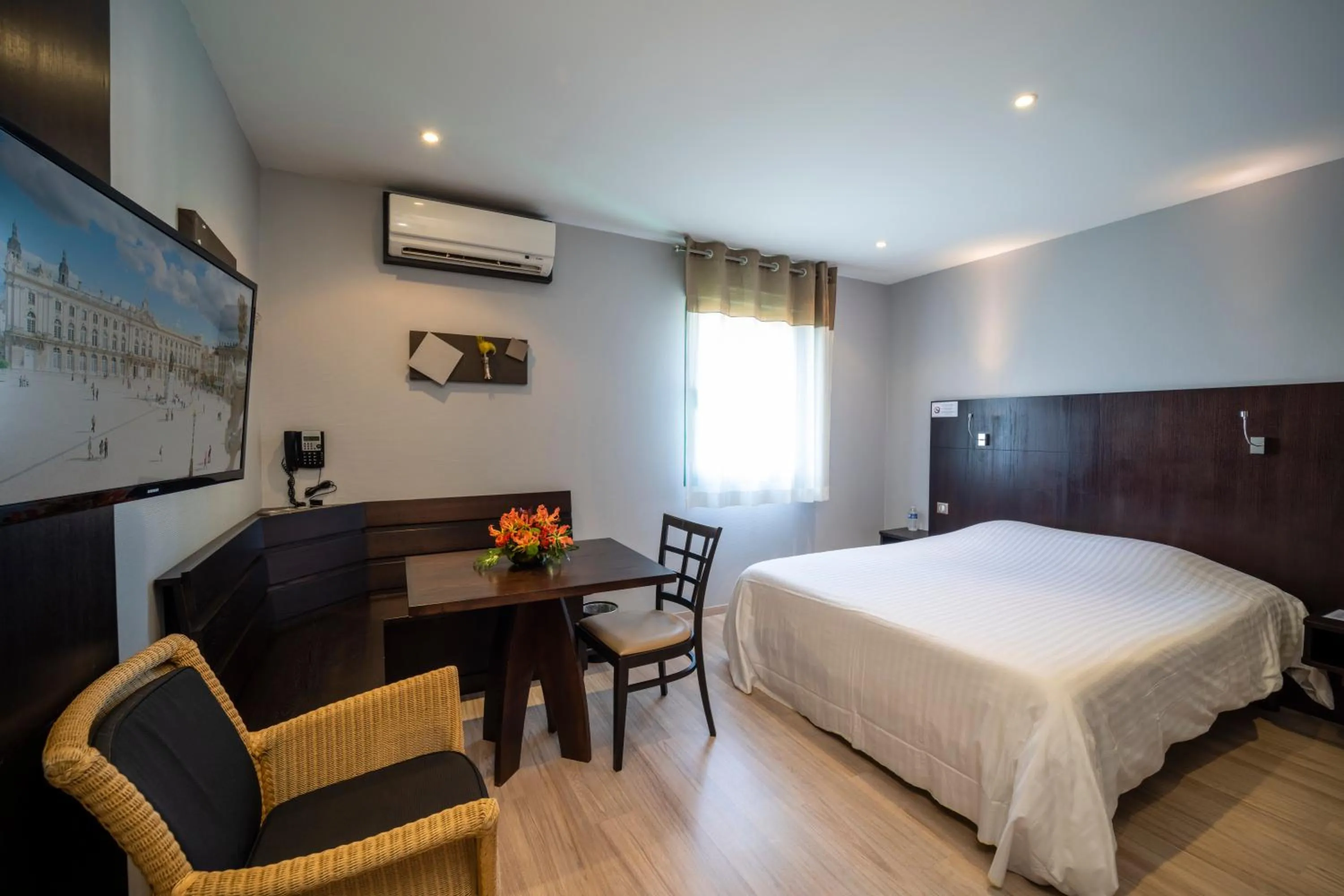 Bedroom, Bed in Logis Cottage Hotel