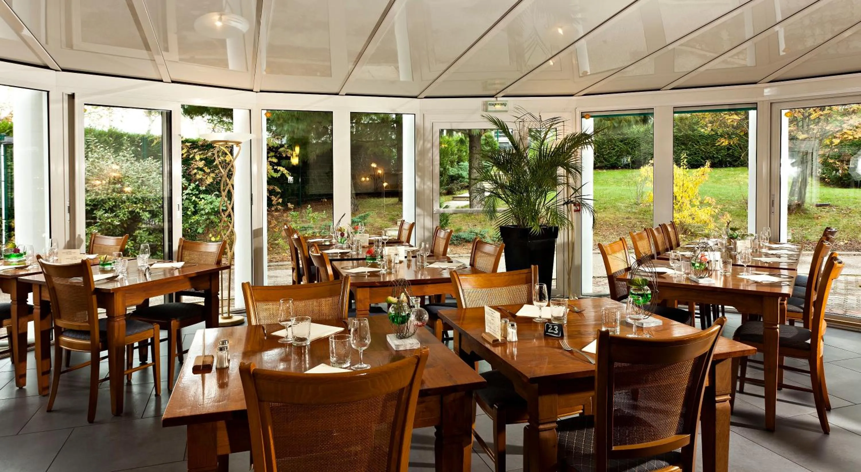 Restaurant/places to eat in Logis Cottage Hotel