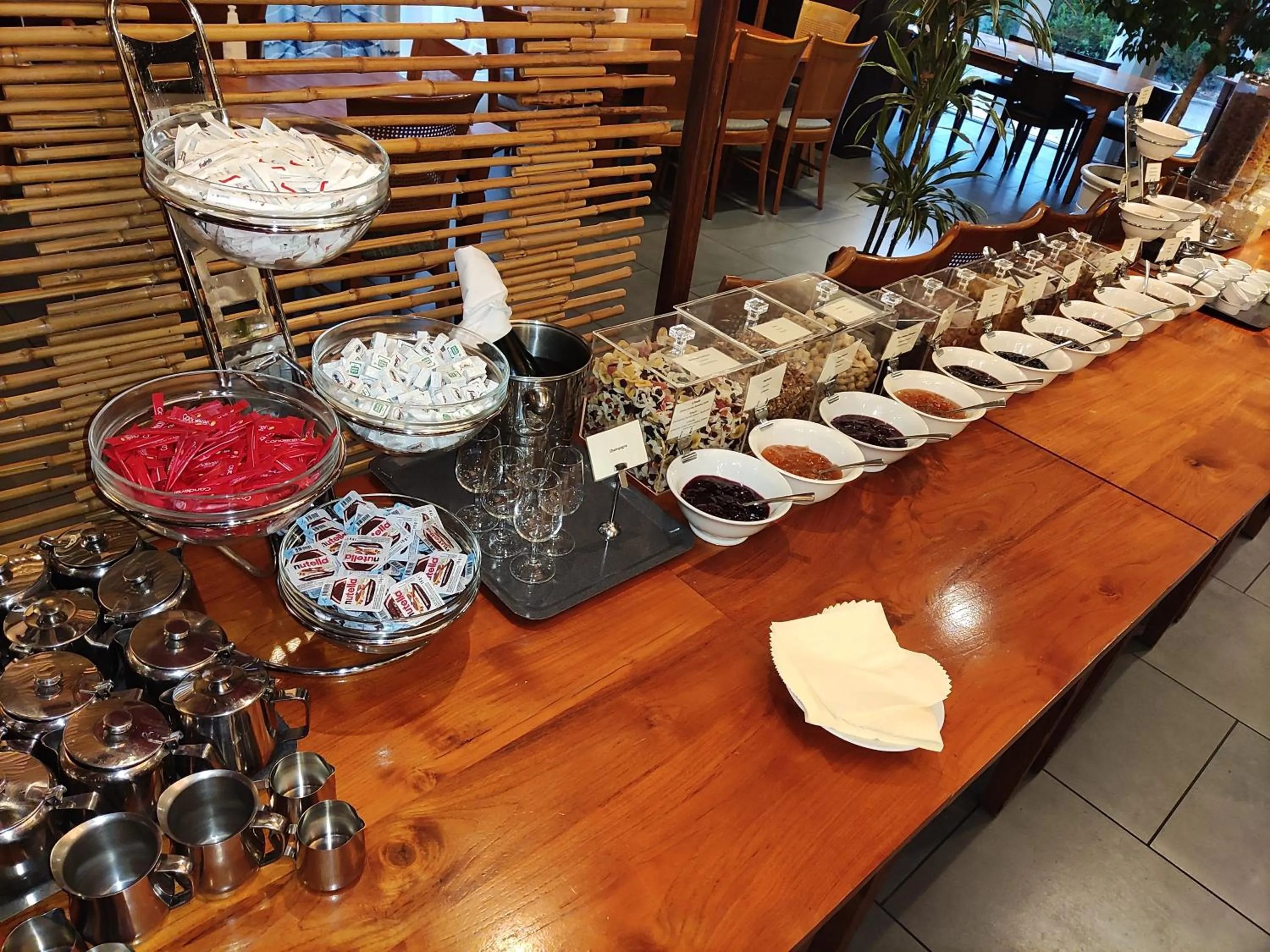 Breakfast in Logis Cottage Hotel