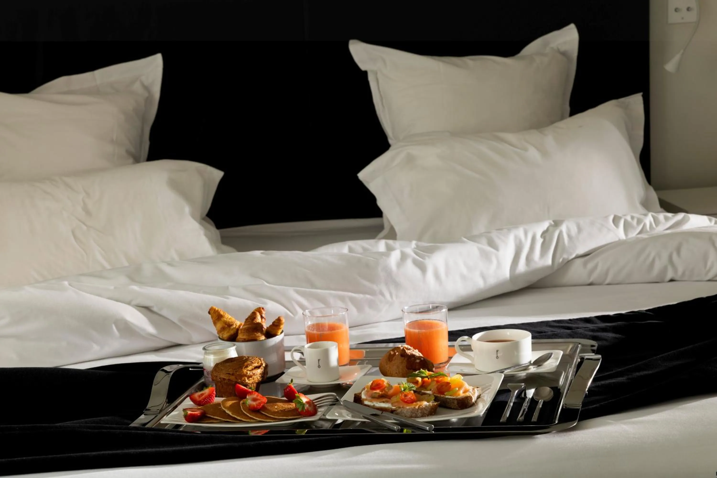 Breakfast, Bed in Hôtel Félicien & Spa