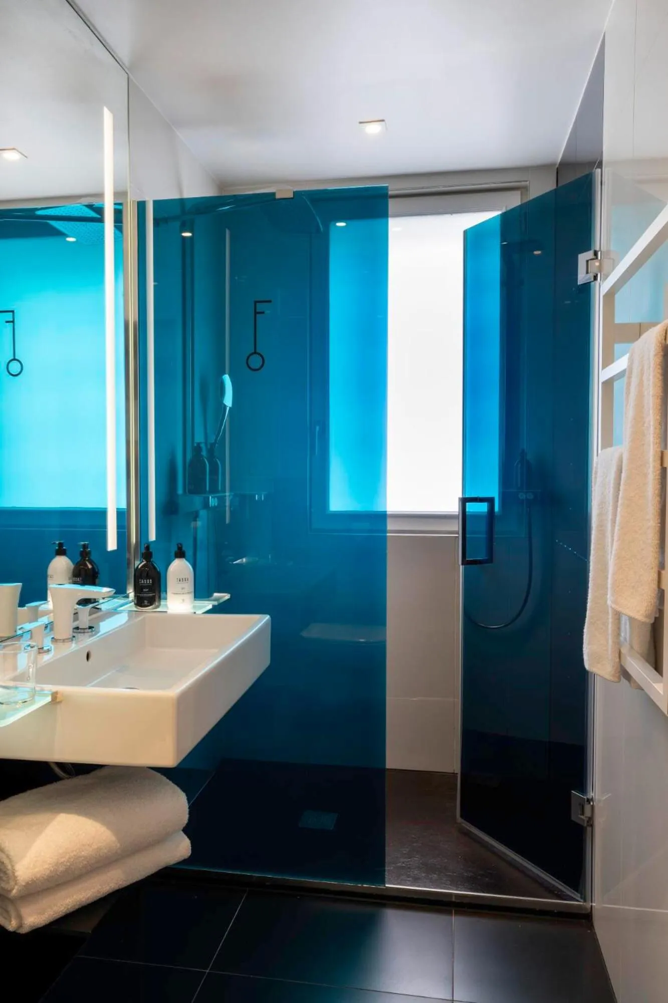 Bathroom in Hôtel Félicien & Spa