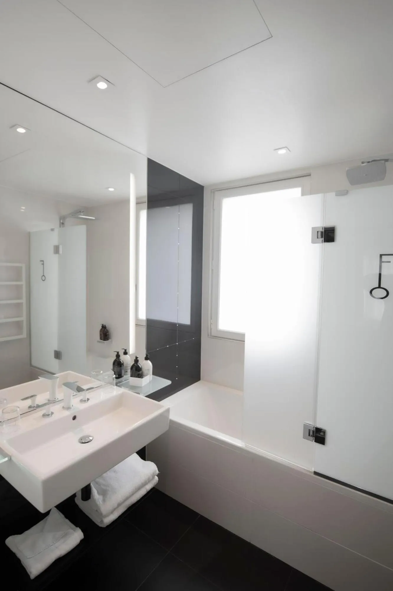 Bathroom in Hôtel Félicien & Spa