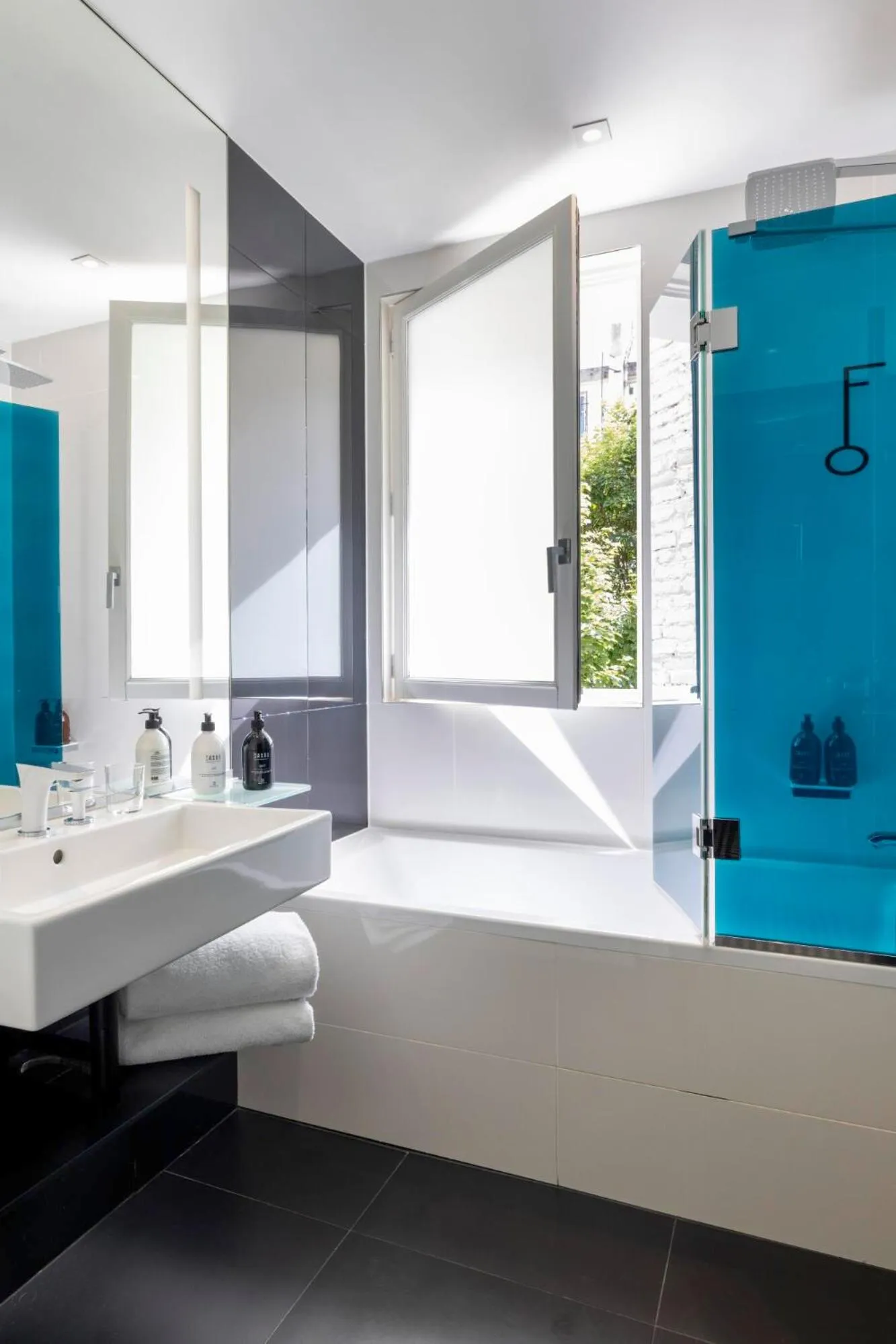 Bathroom in Hôtel Félicien & Spa