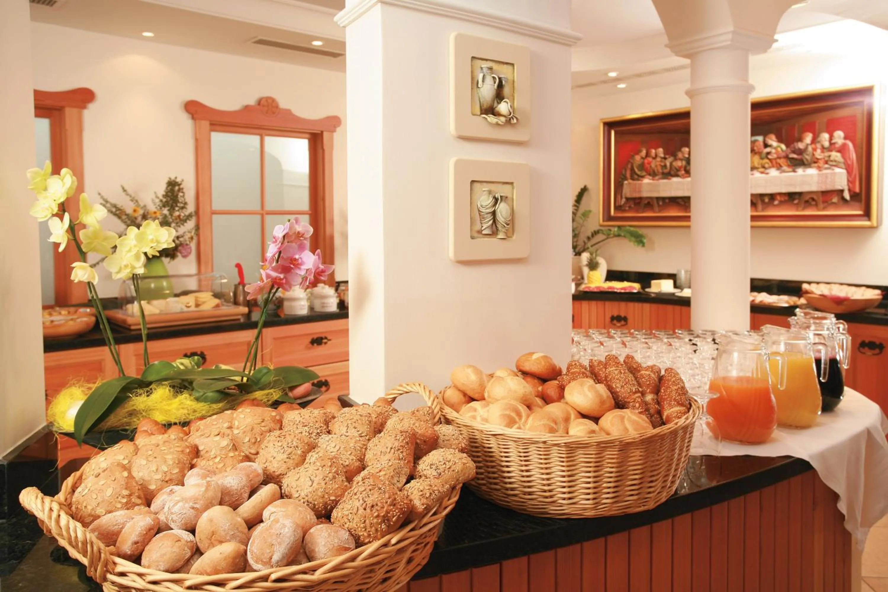 Buffet breakfast in Oberwirt Weisses Kreuz