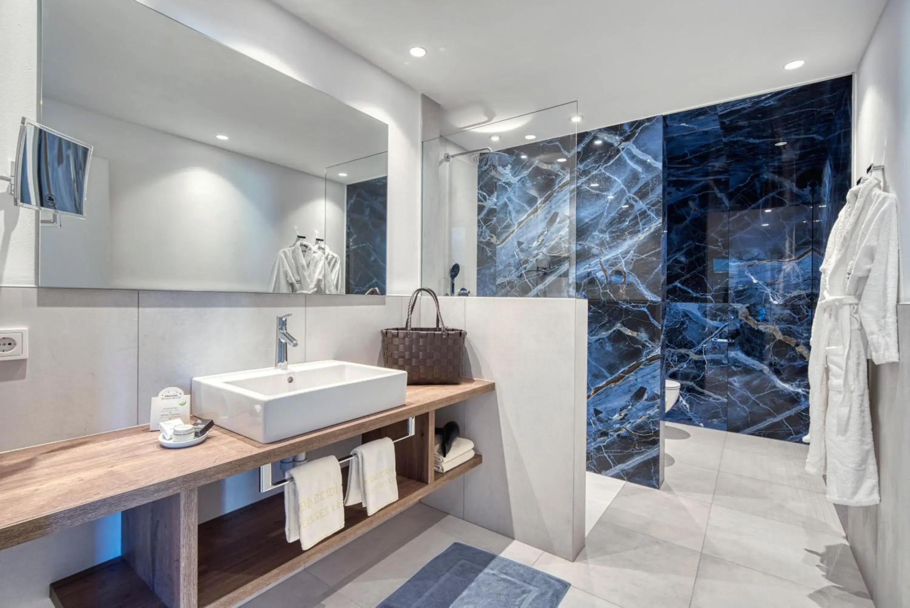 Suite - single occupancy in Oberwirt Weisses Kreuz Suite - single occupancy in Oberwirt Weisses Kreuz