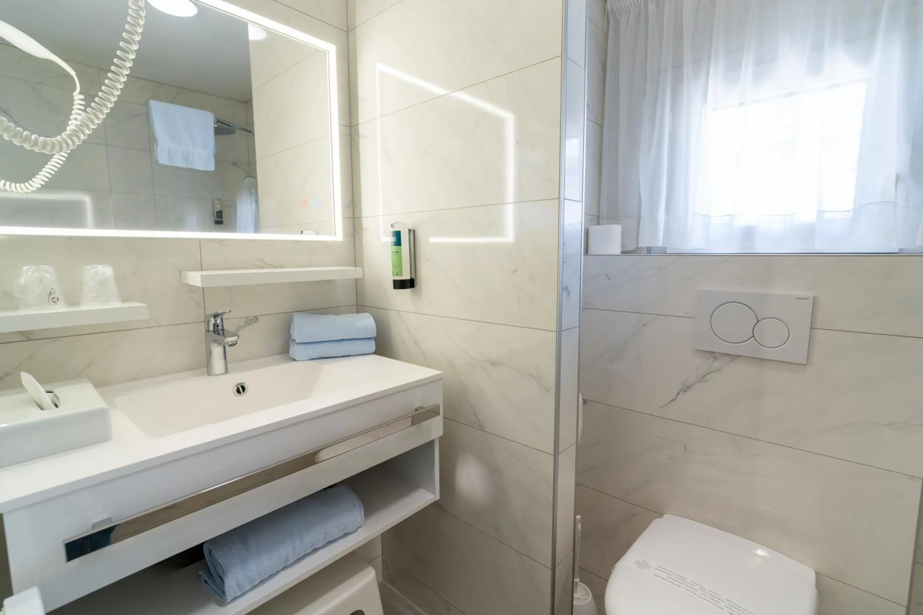 Toilet in Logis Hotel Arc En Ciel