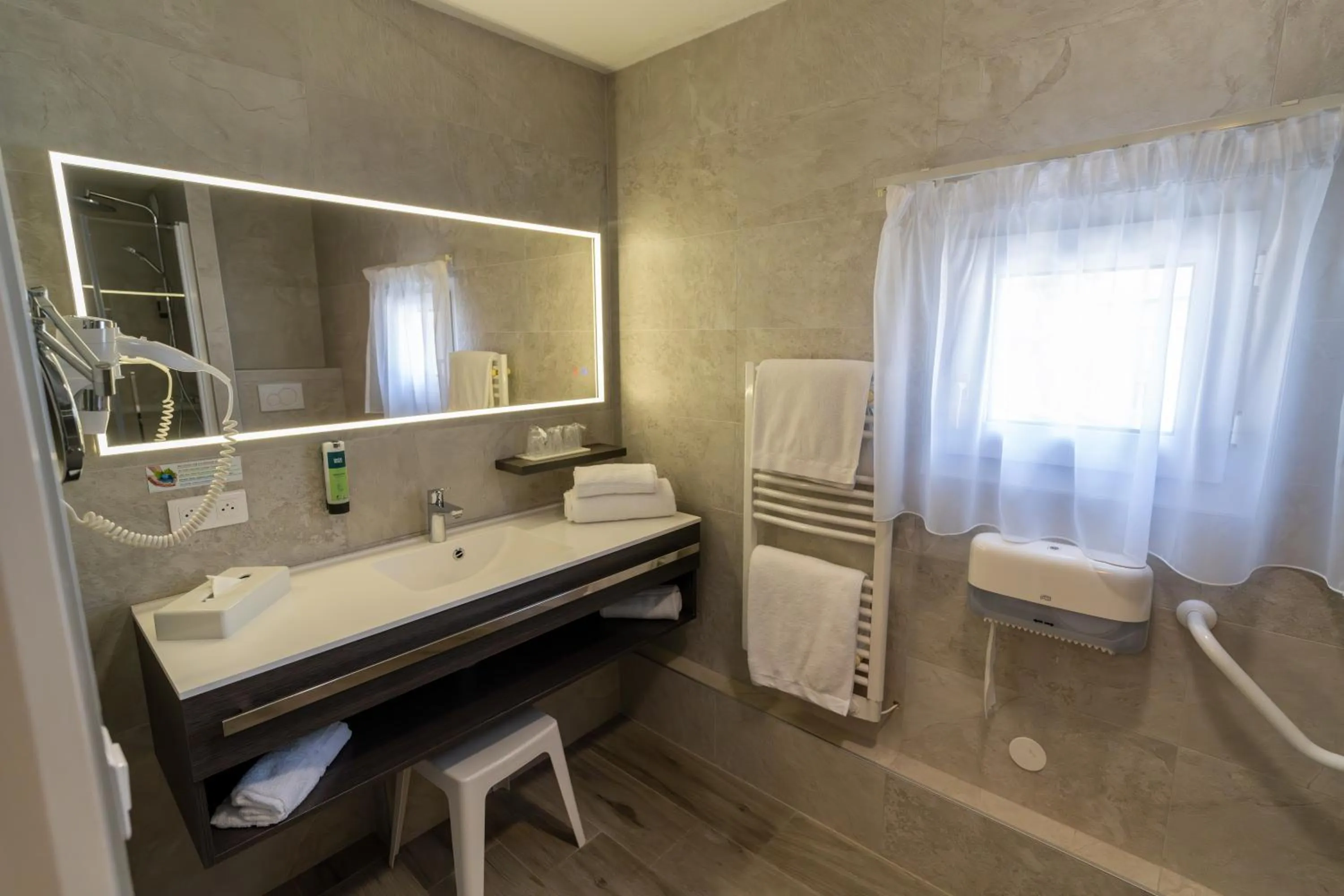 Toilet in Logis Hotel Arc En Ciel