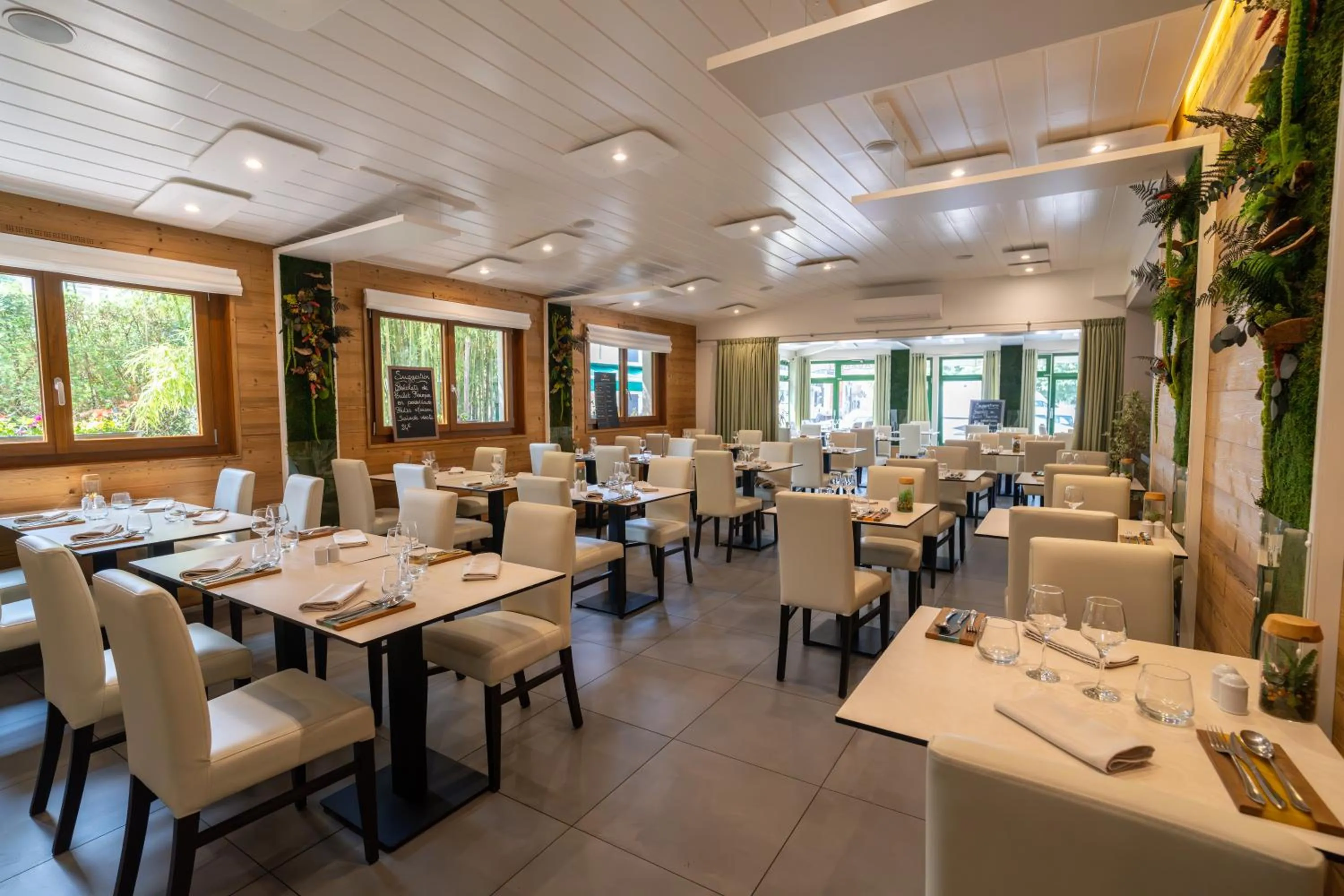 Restaurant/places to eat in Logis Hotel Arc En Ciel