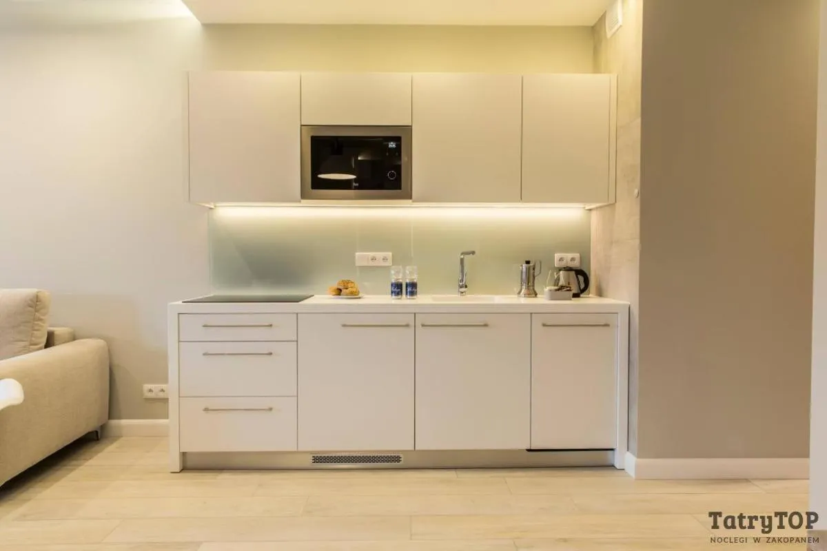 Kitchen or kitchenette in Royal Hill Residence