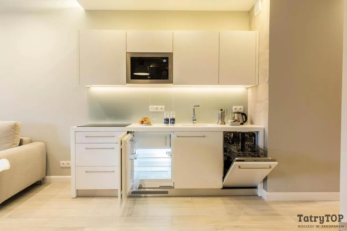Kitchen or kitchenette in Royal Hill Residence