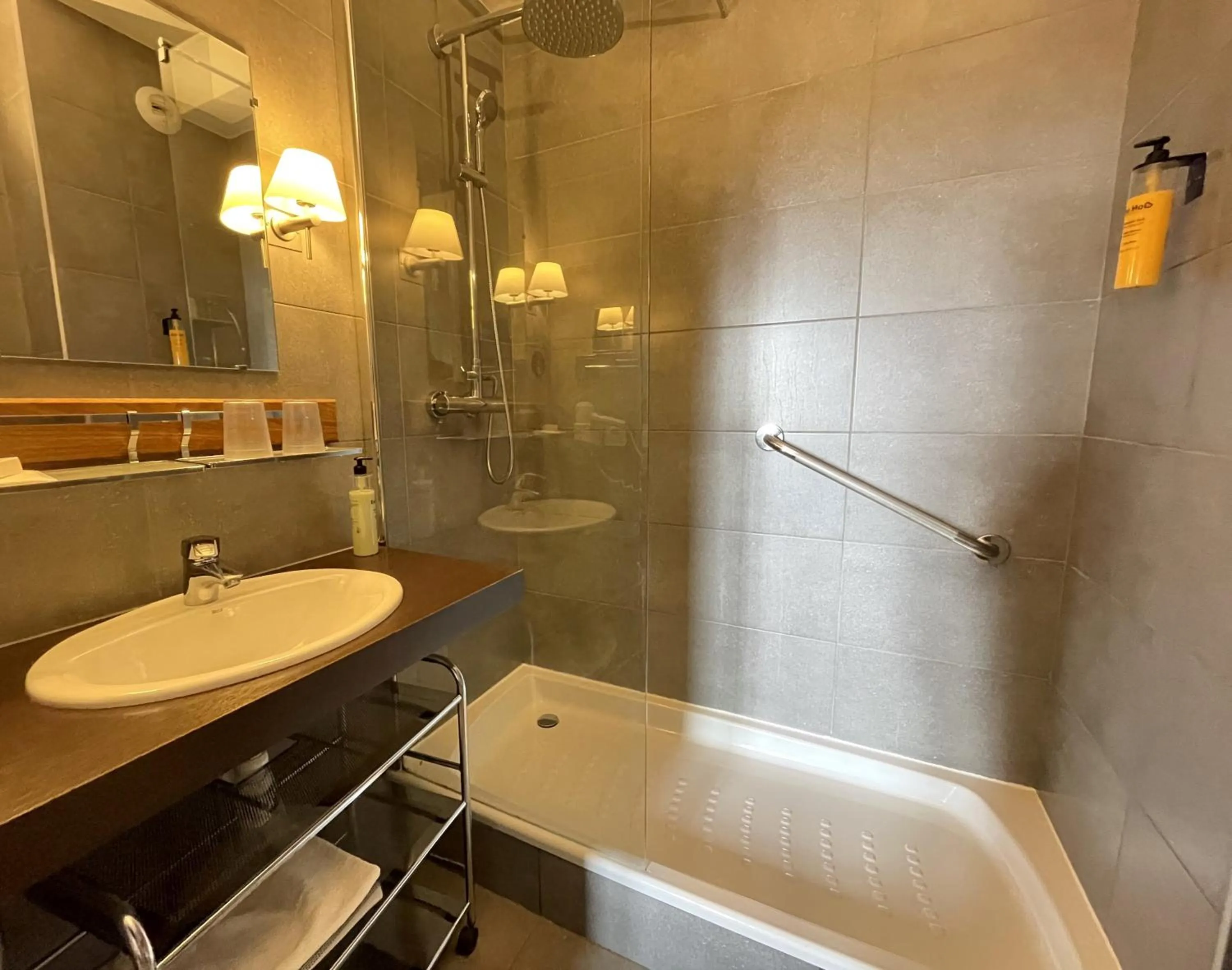 Shower in Hob Fort du Pré