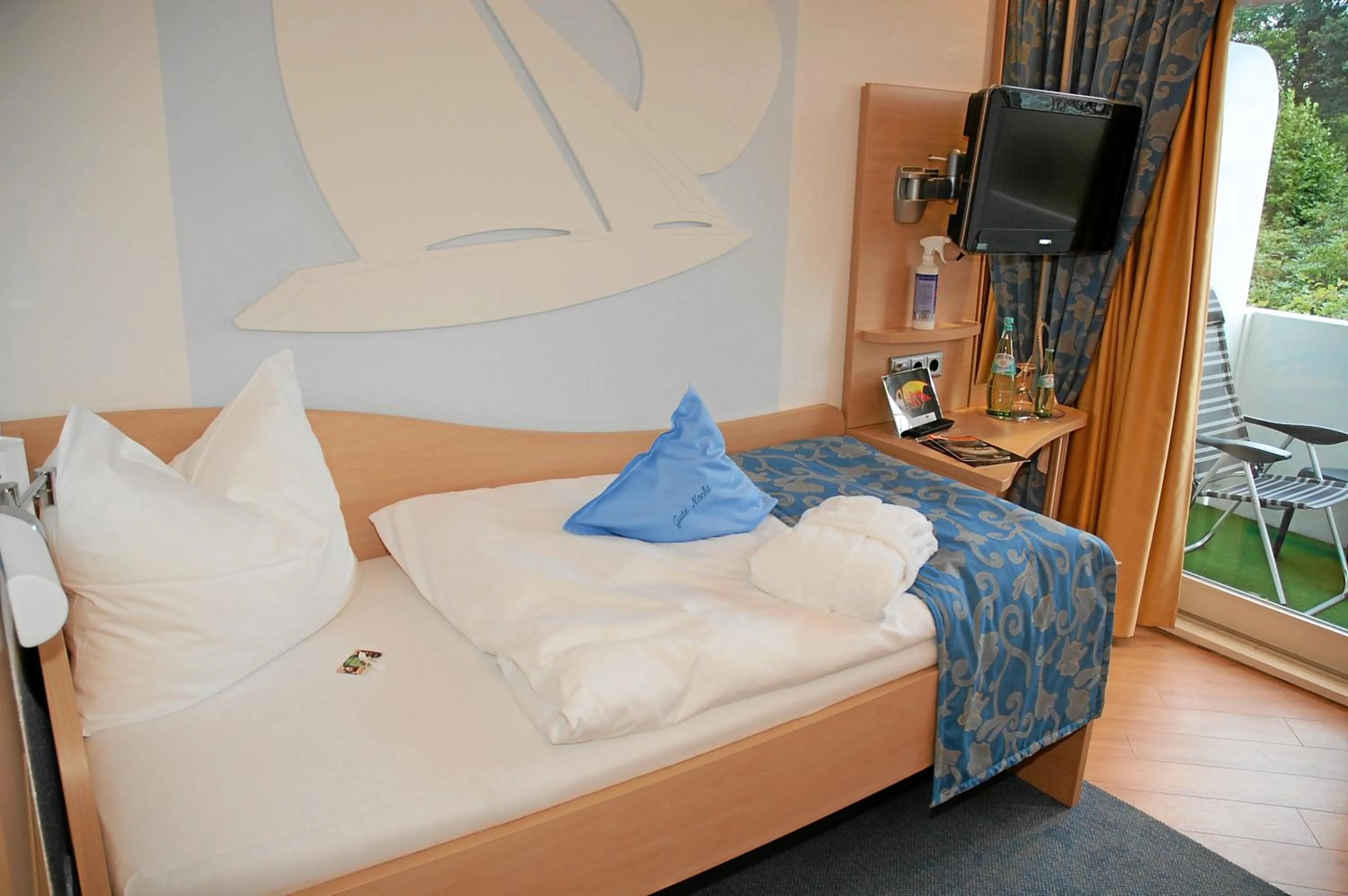 Bedroom, Bed in Seehotel Fährhaus