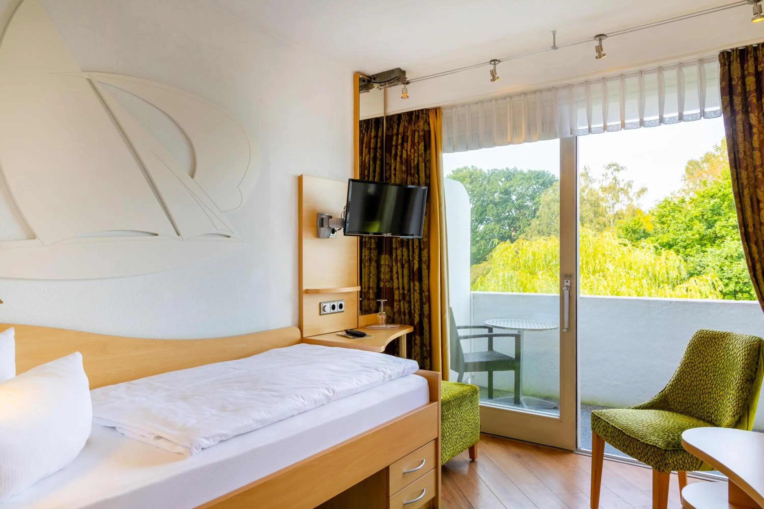 View (from property/room), Bed in Seehotel Fährhaus