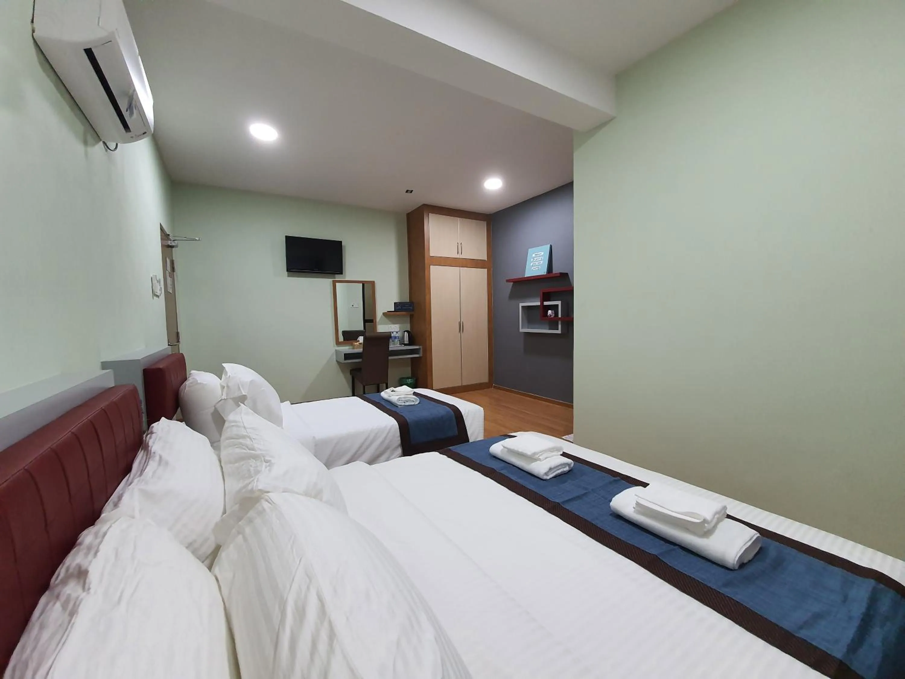 Photo of the whole room, Bed in Assalam Hotel