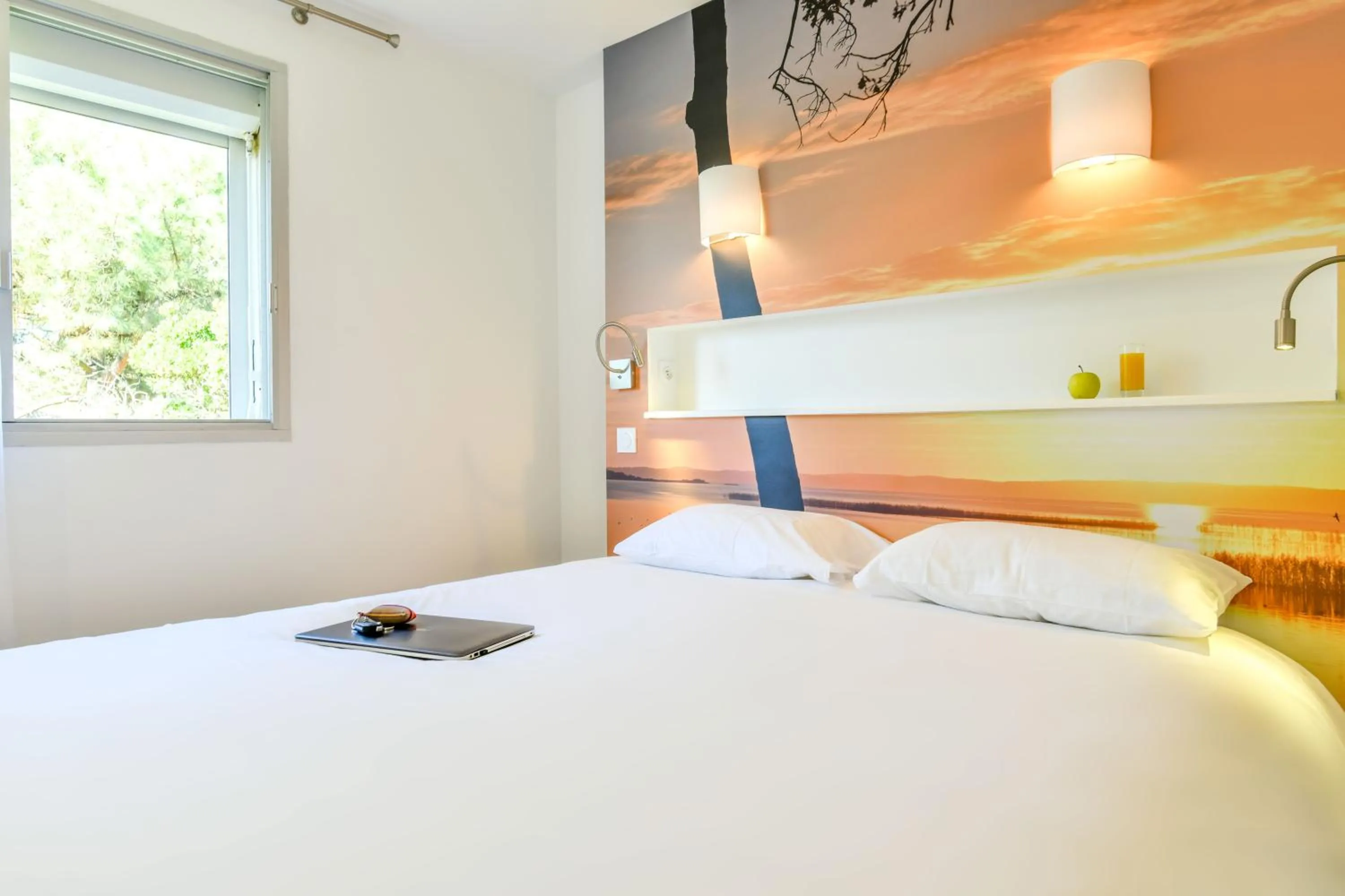 Bedroom, Bed in Les Vagues Hôtel Restaurant