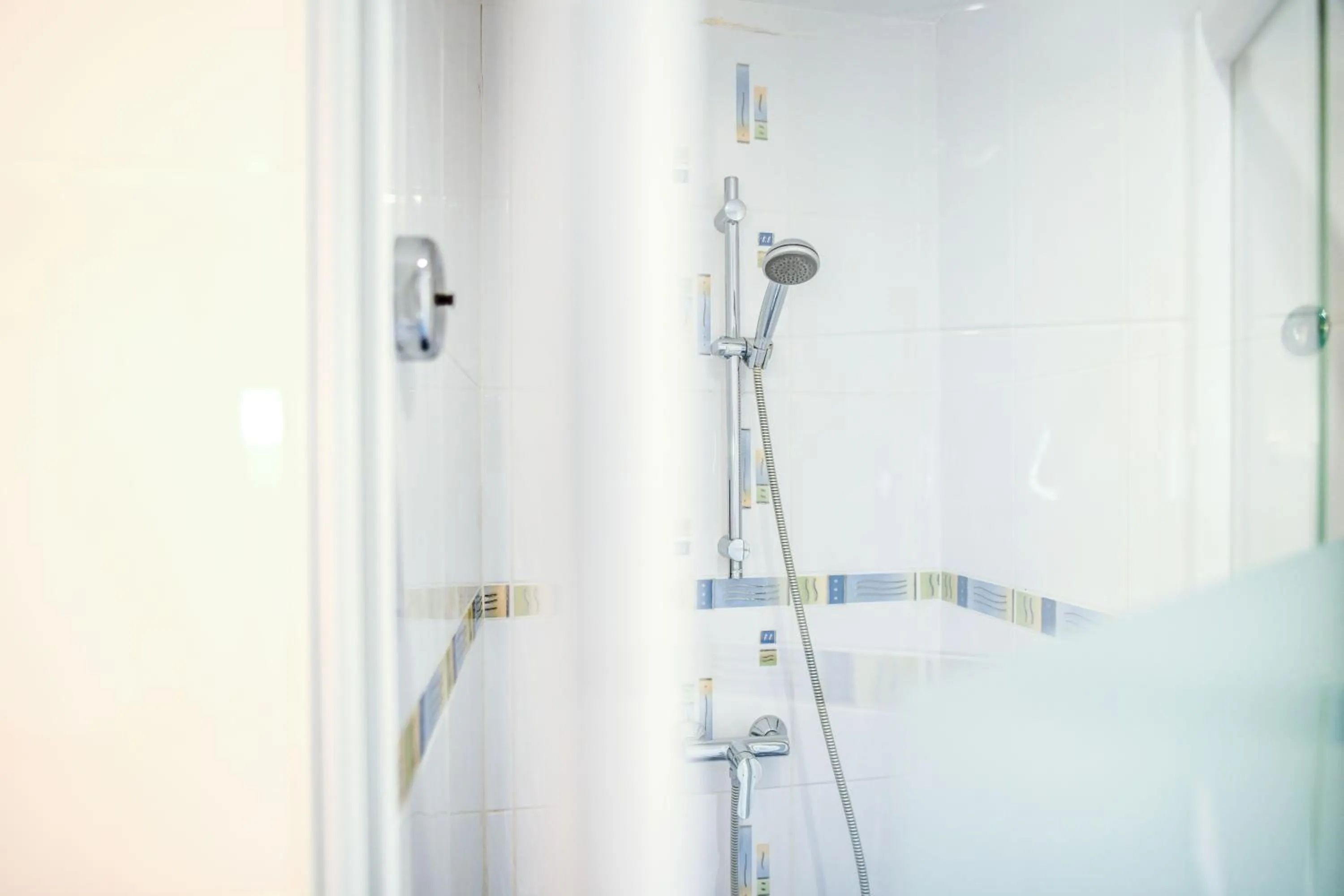 Shower in Les Vagues Hôtel Restaurant