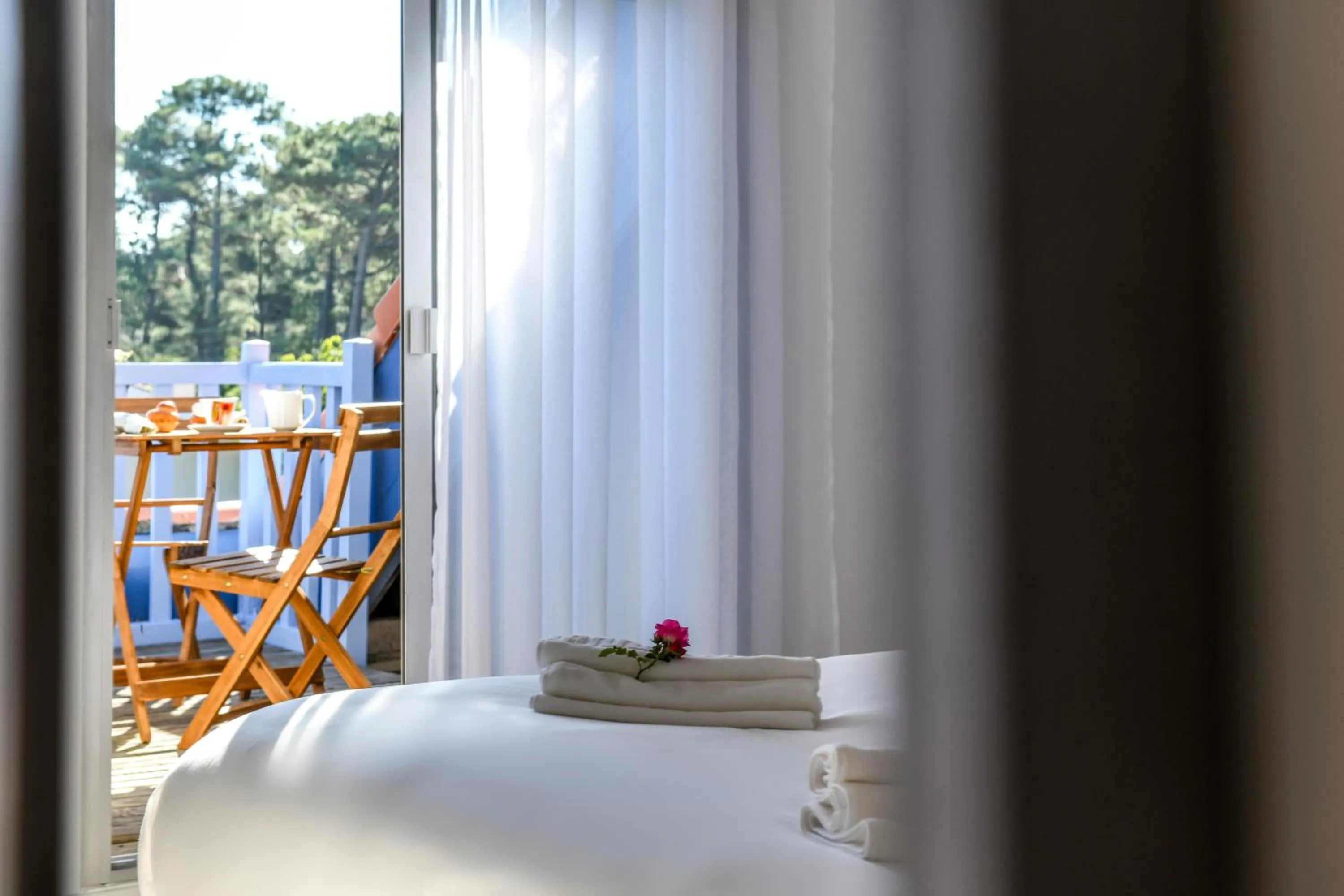 Balcony/Terrace, Bed in Les Vagues Hôtel Restaurant