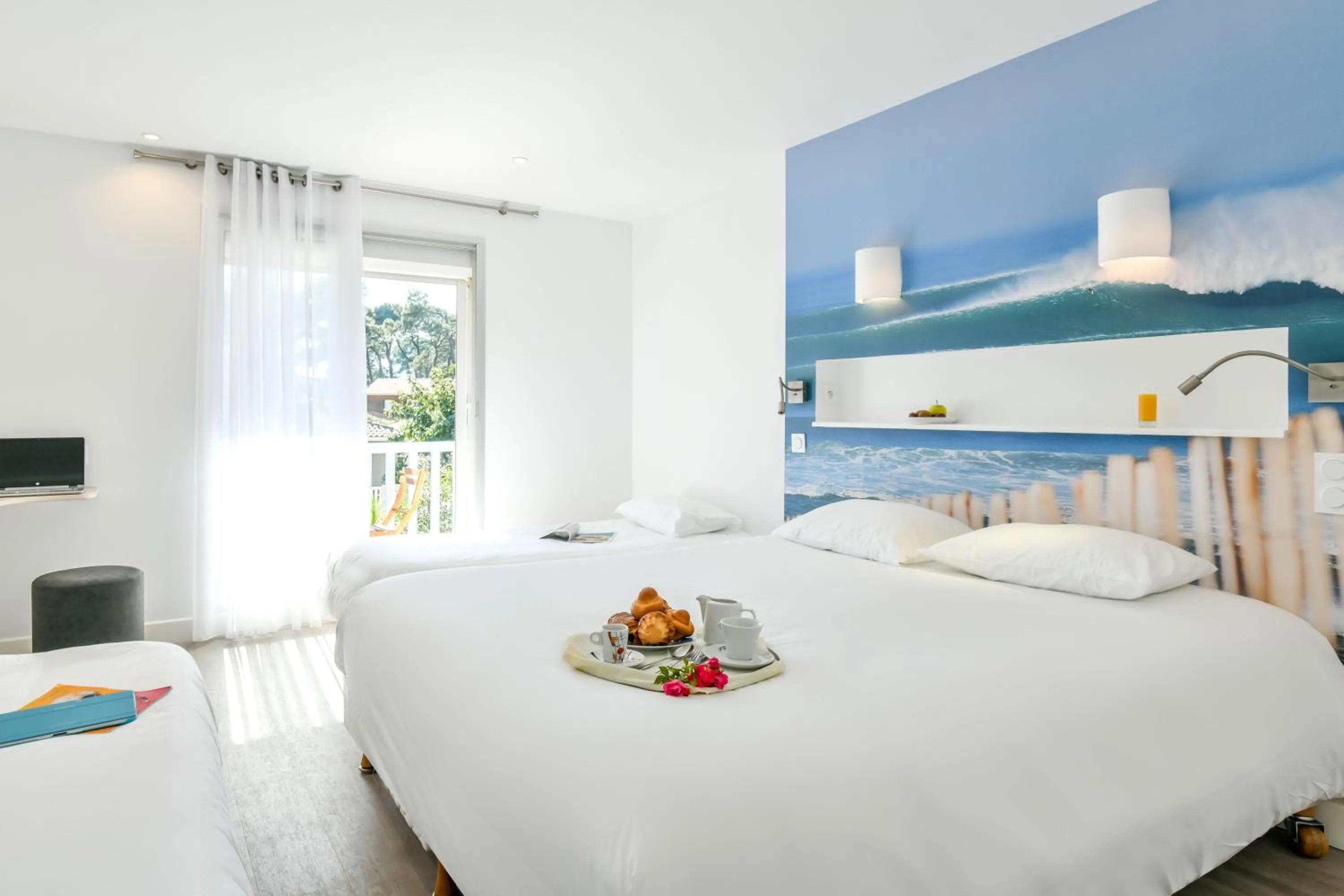 Bed in Les Vagues Hôtel Restaurant