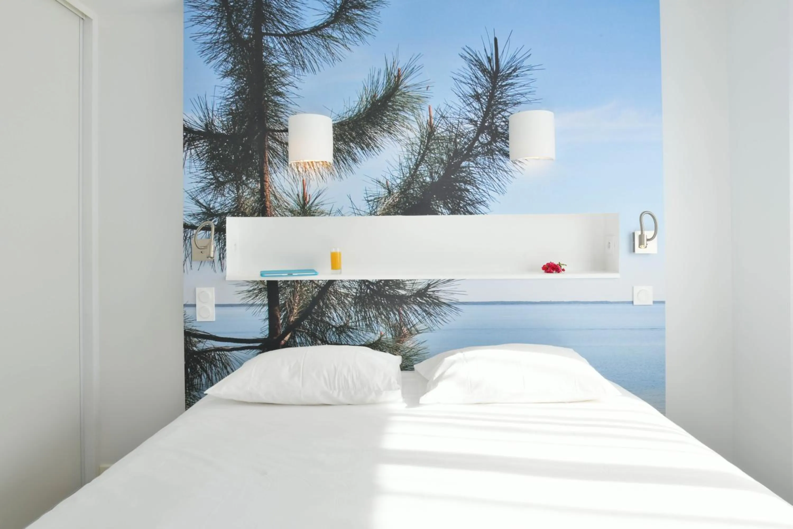 Bed in Les Vagues Hôtel Restaurant