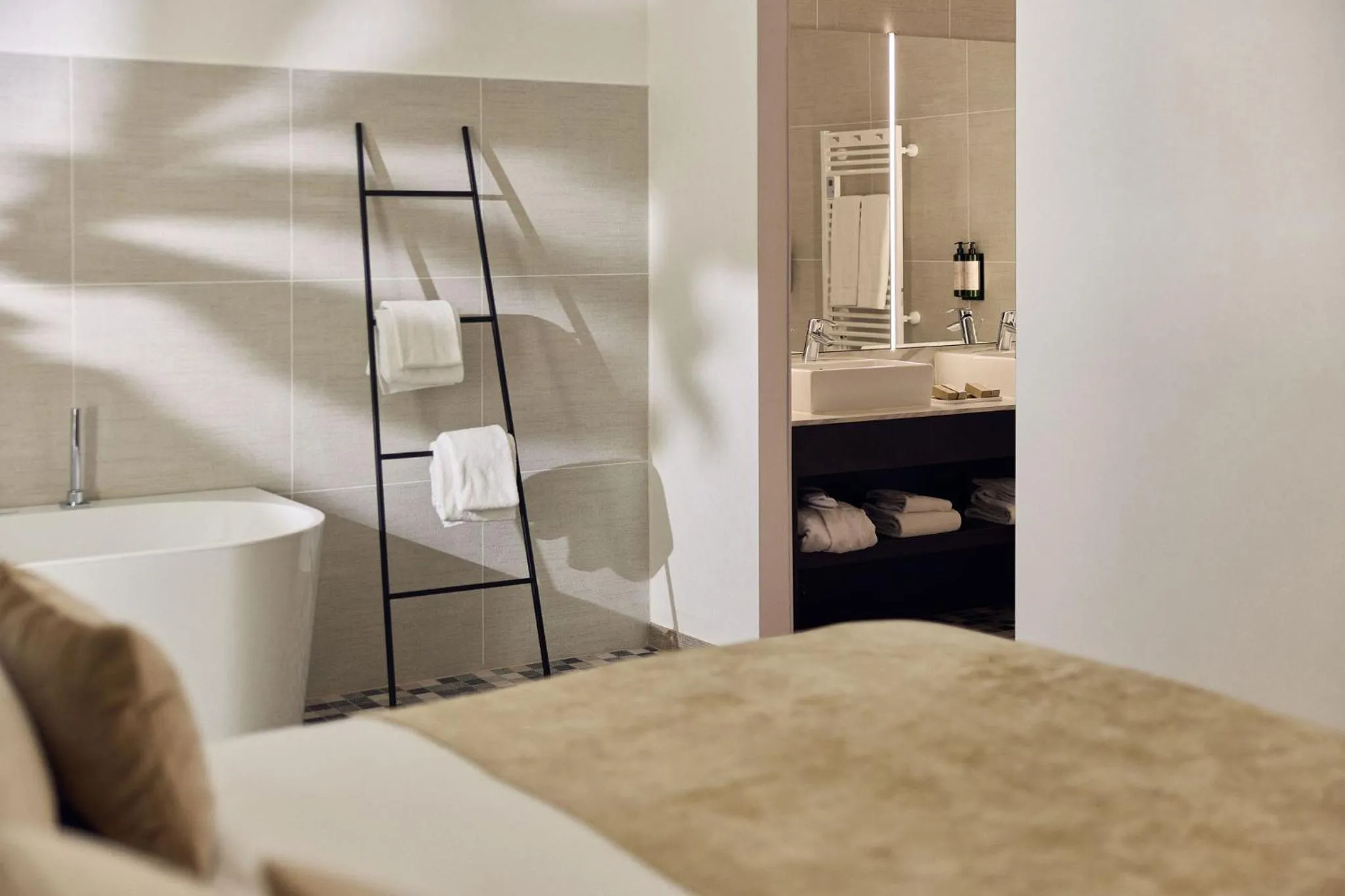 Bathroom, Bed in Van der Valk Hotel Mechelen