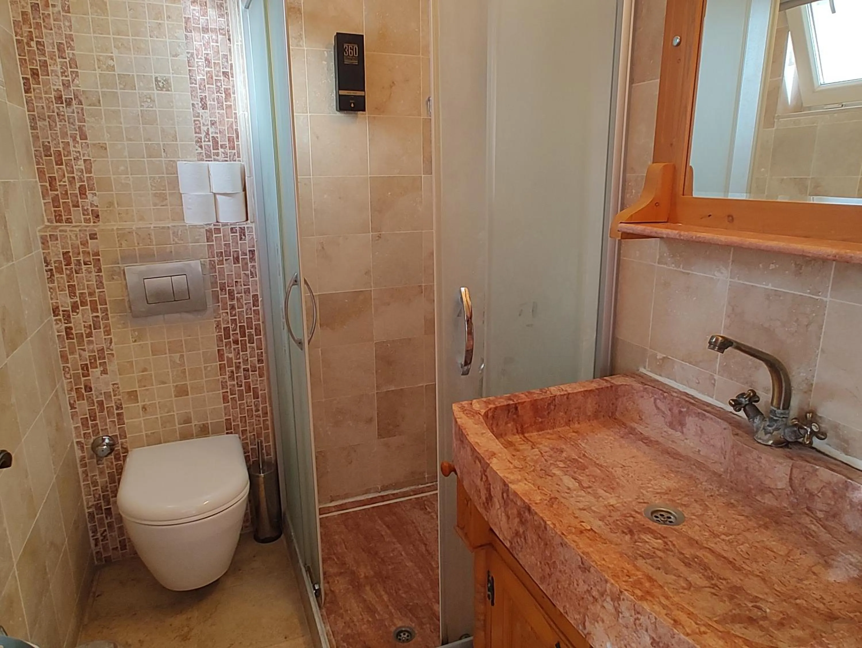 Bathroom in Kemerlihan Deluxe Hotel