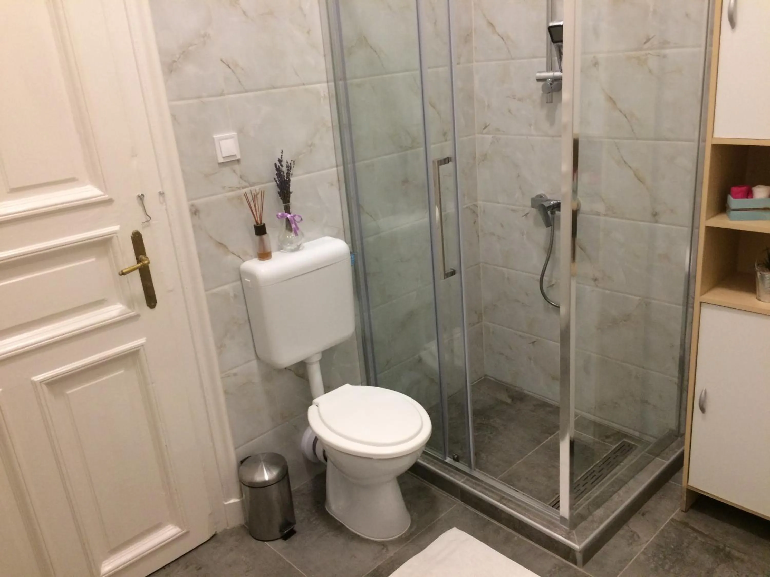 Shower in Zen Hostel by Central Market