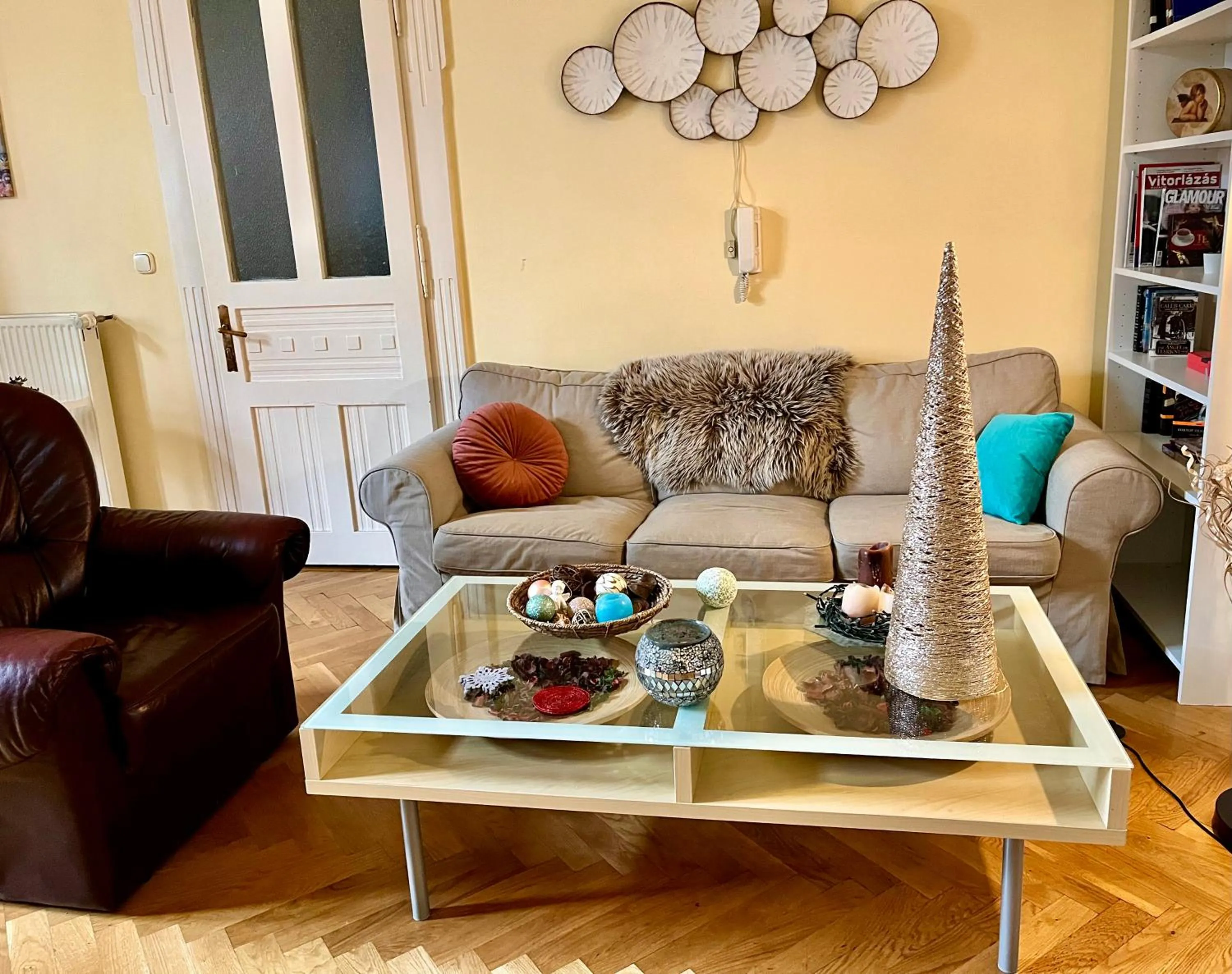 Living room in Zen Hostel by Central Market