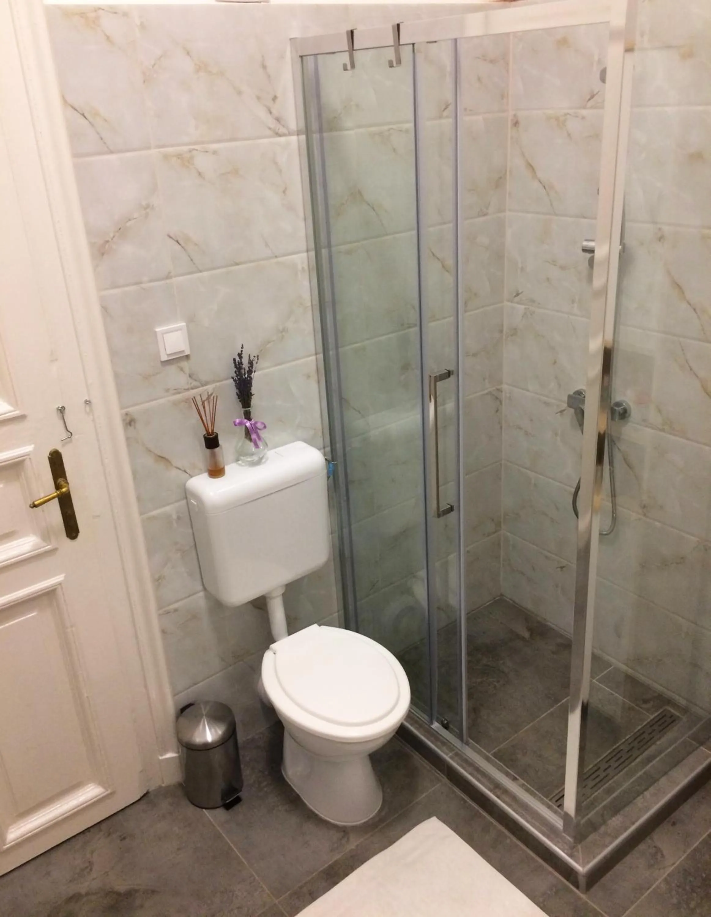 Shower in Zen Hostel by Central Market