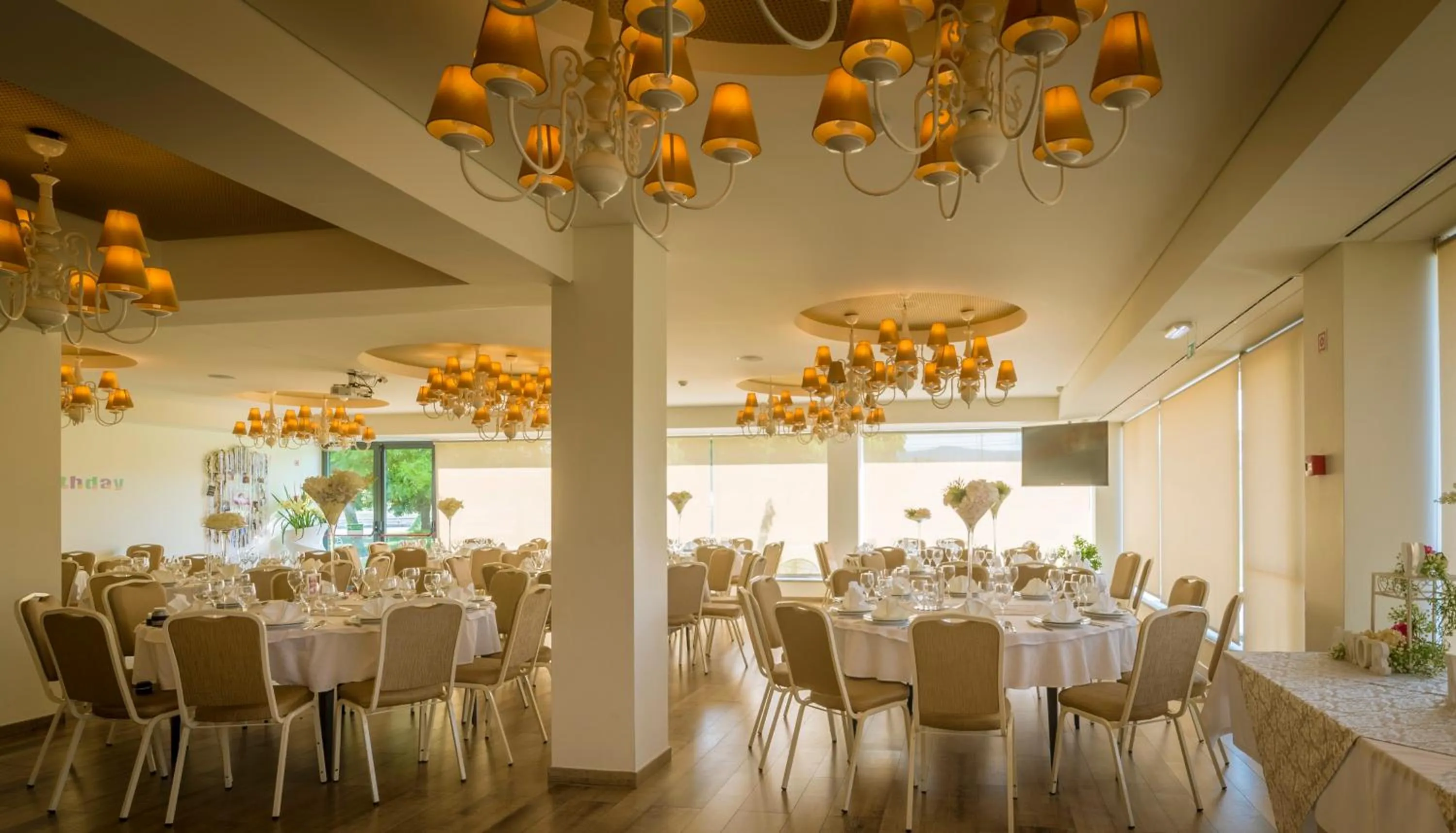 Restaurant/places to eat in Terrace Serra Hotel