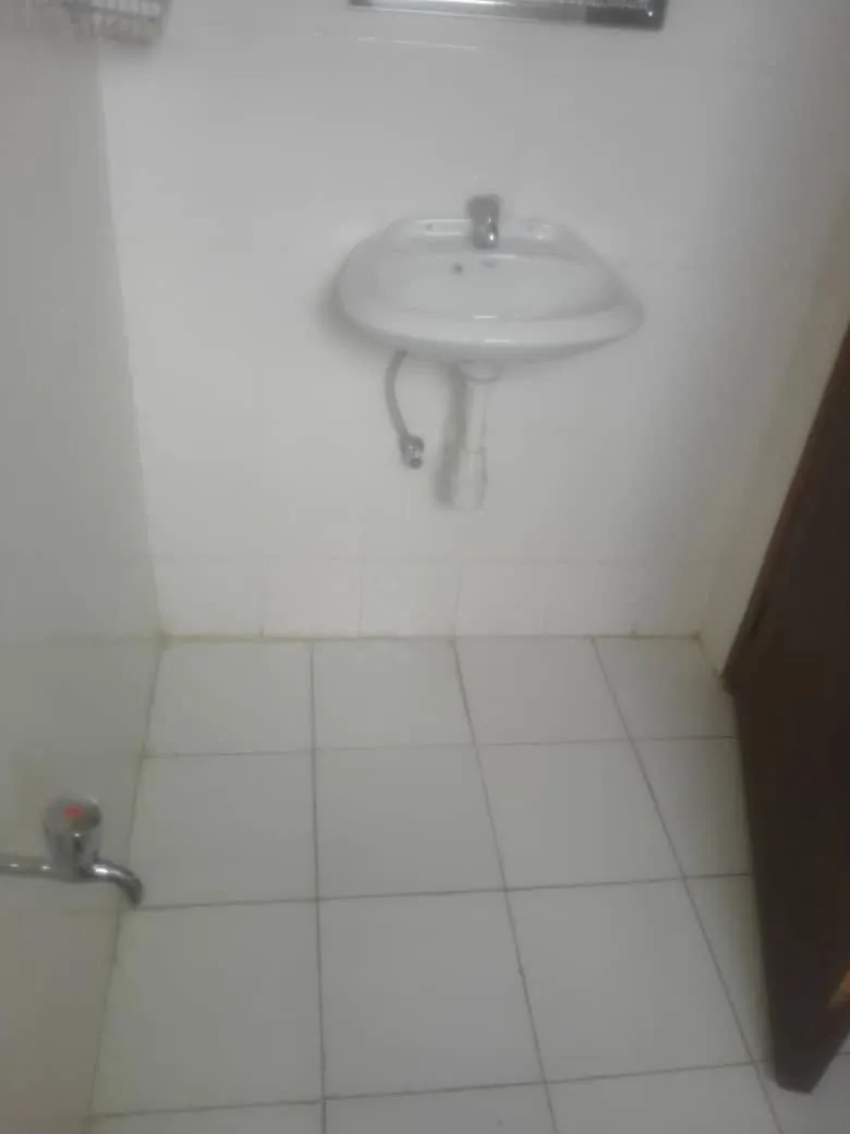 Bathroom in Coffee Tourist Motel