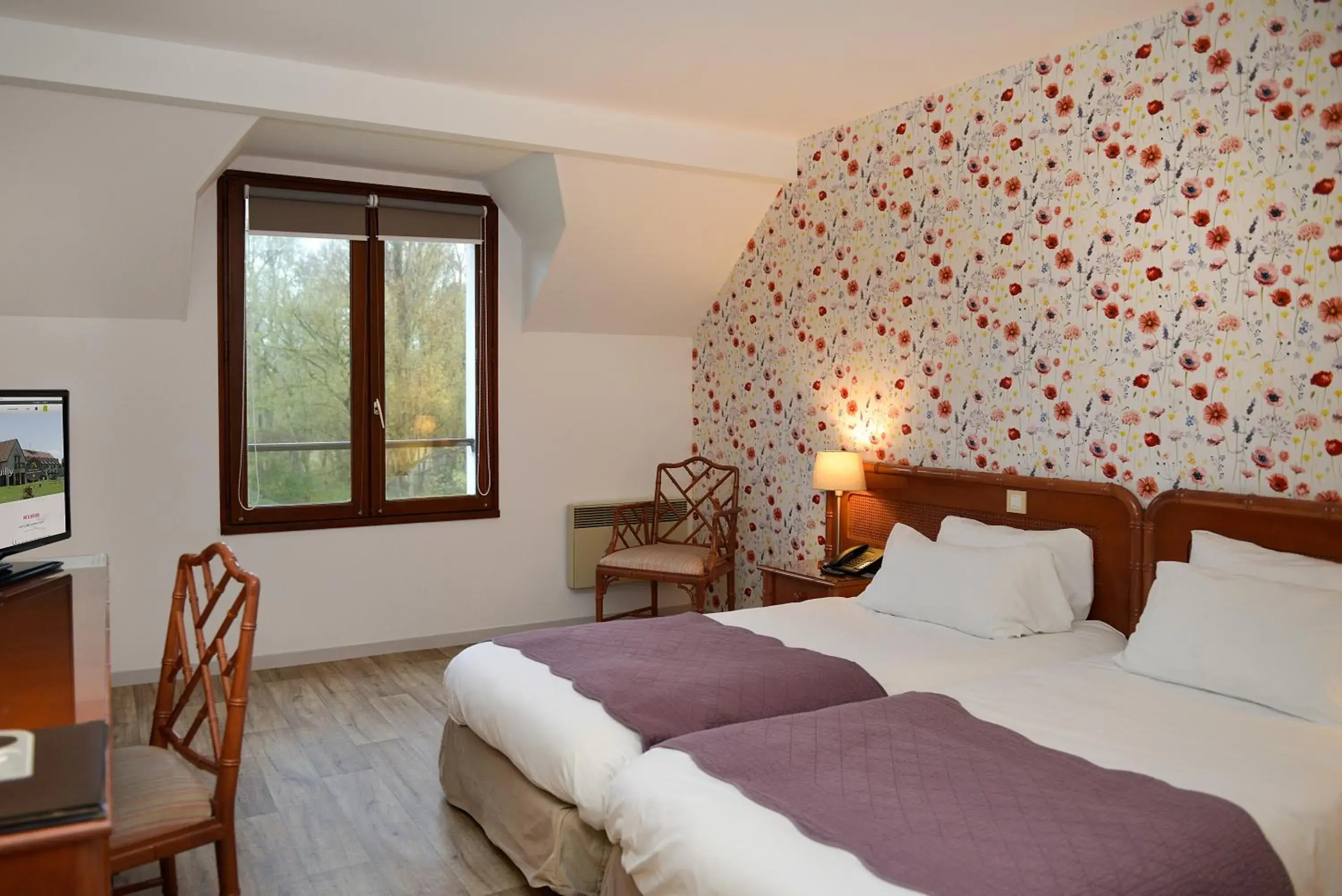 Twin Room in Logis Le Relais De Pouilly Twin Room in Logis Le Relais De Pouilly