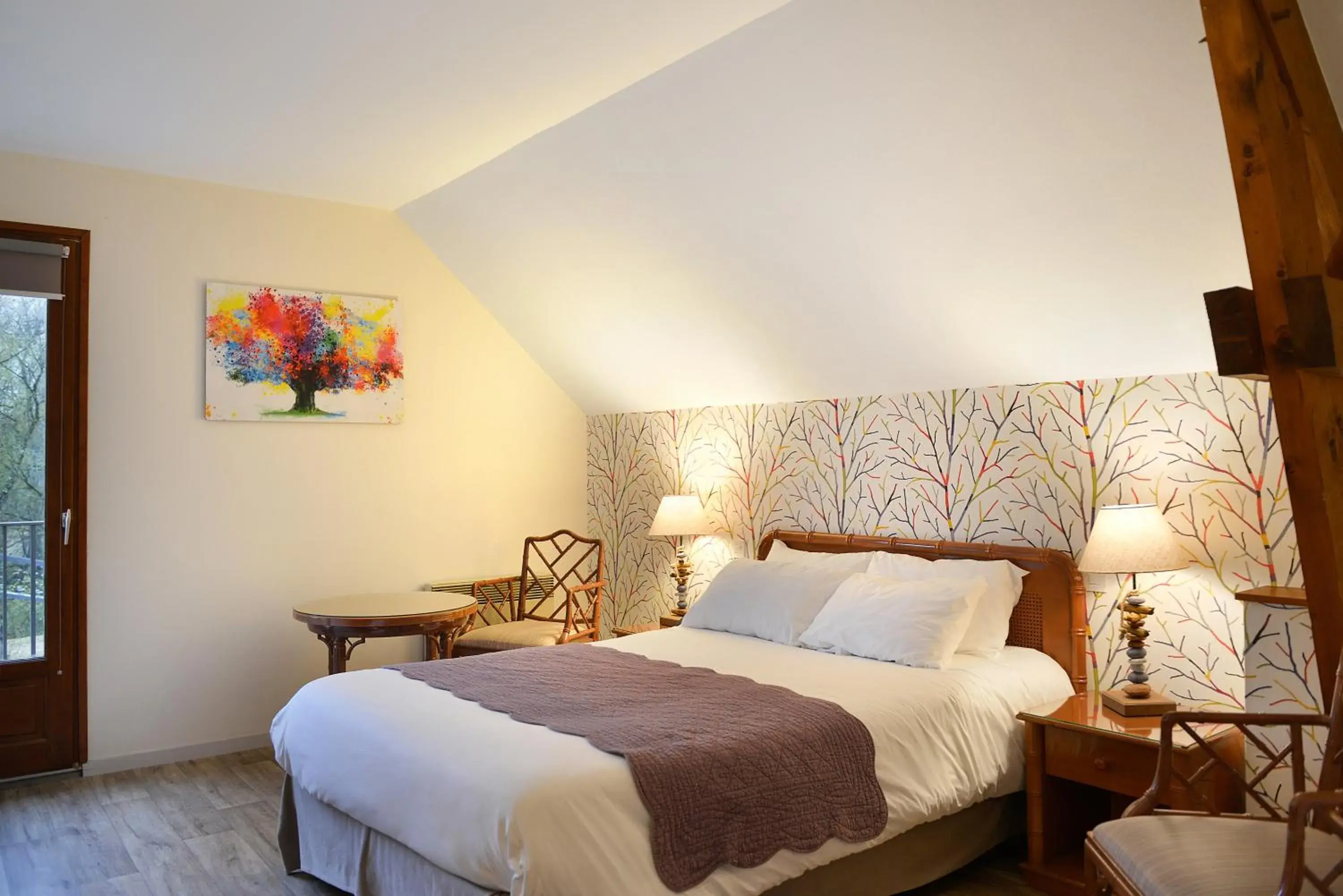 King Room with Balcony in Logis Le Relais De Pouilly King Room with Balcony in Logis Le Relais De Pouilly