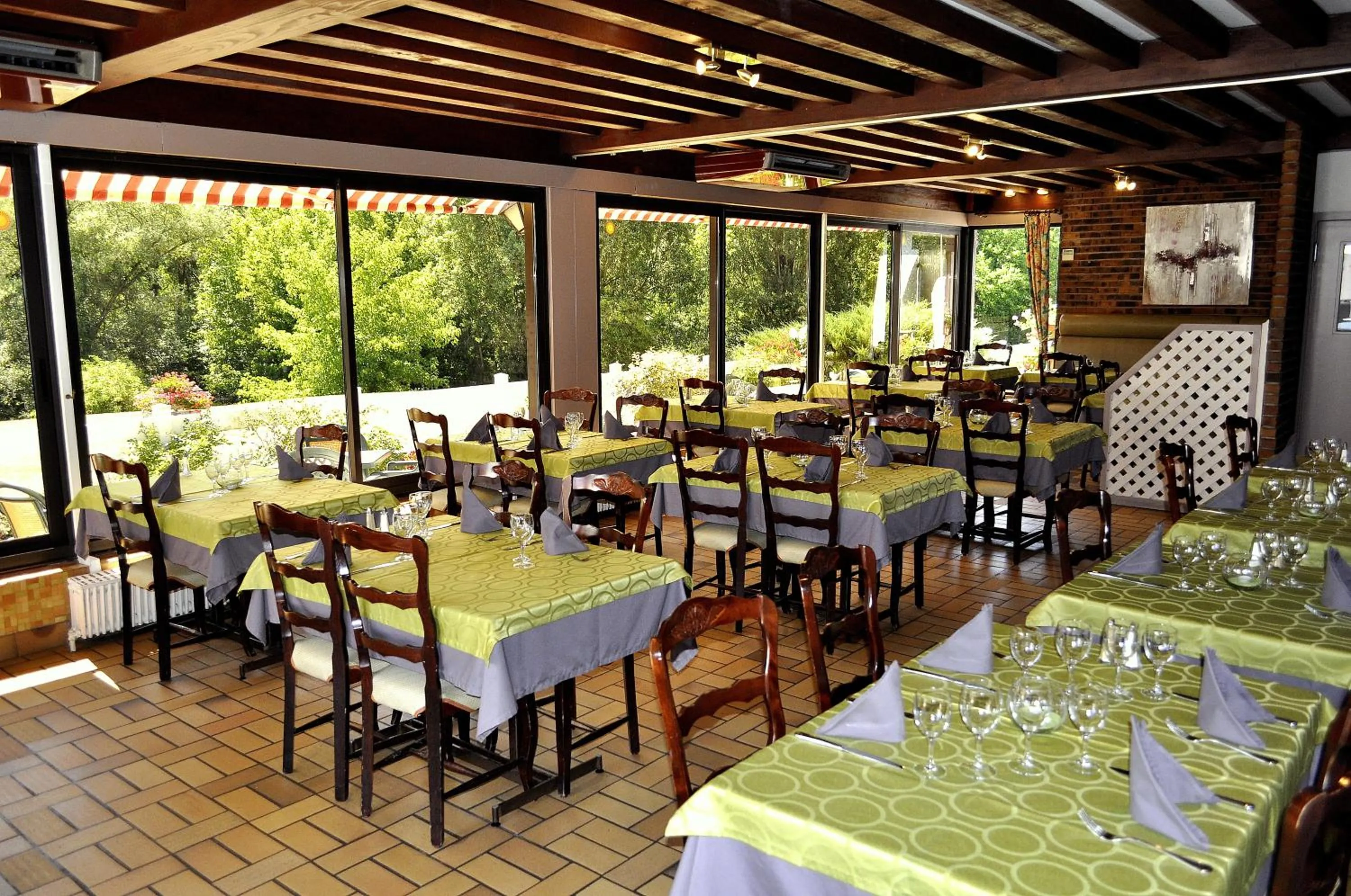 Restaurant/places to eat in Logis Le Relais De Pouilly
