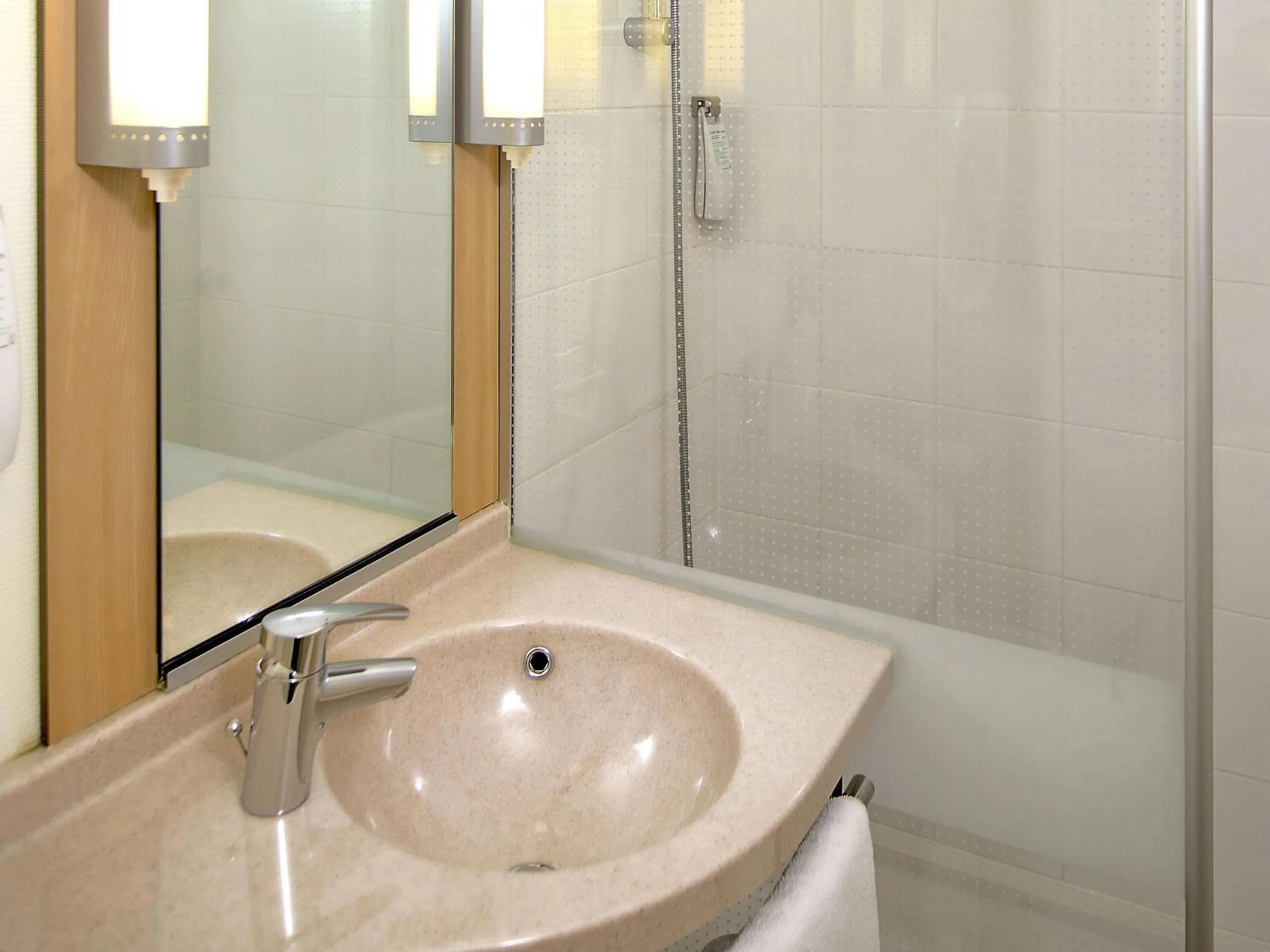 Bedroom in ibis Paris Porte d'Italie