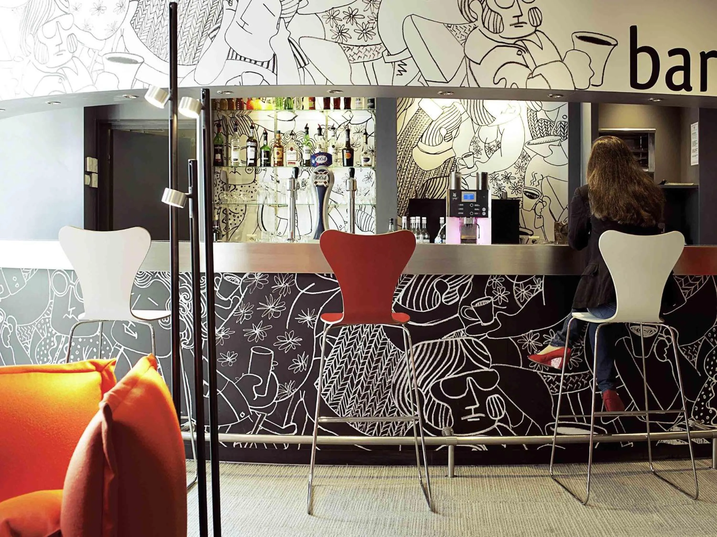 Lounge or bar in ibis Paris Porte d'Italie