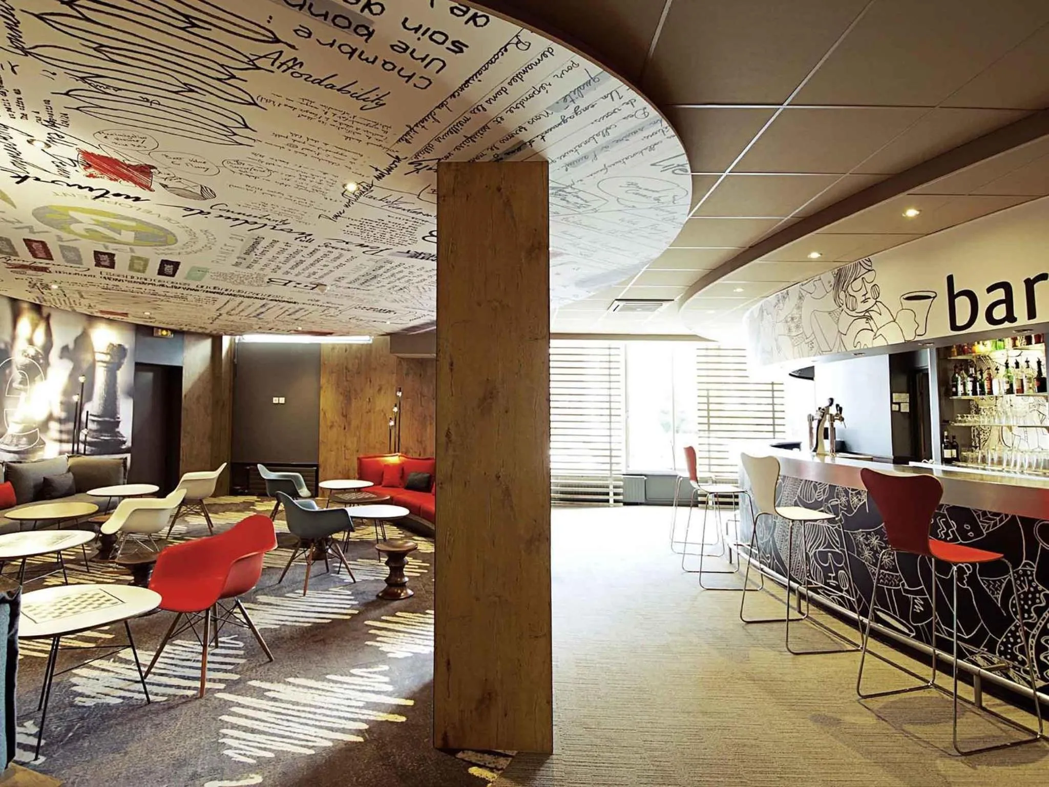 Lounge or bar in ibis Paris Porte d'Italie