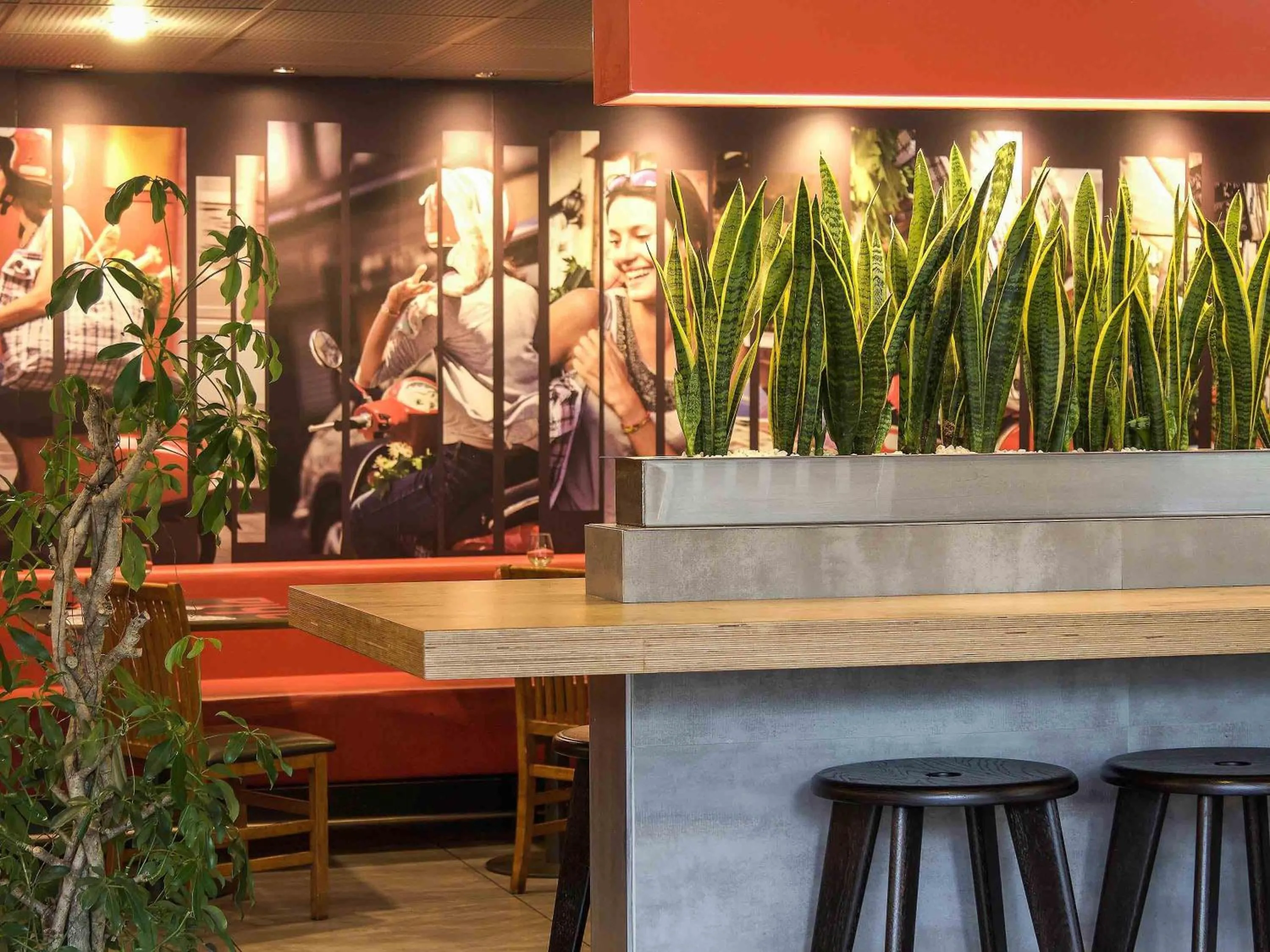 Restaurant/places to eat in ibis Paris Porte d'Italie