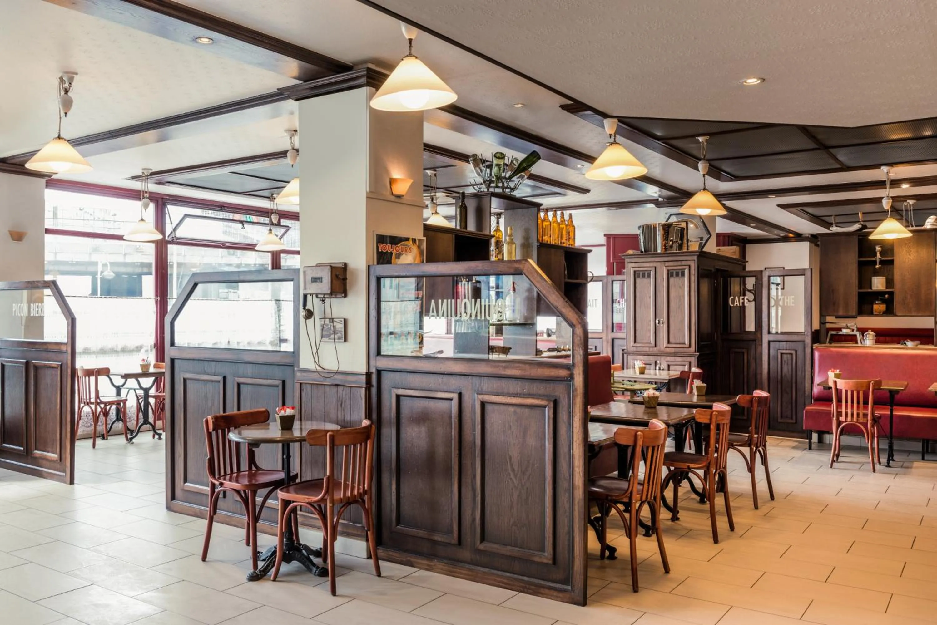 Restaurant/Places to Eat in ibis Paris Porte de Bagnolet