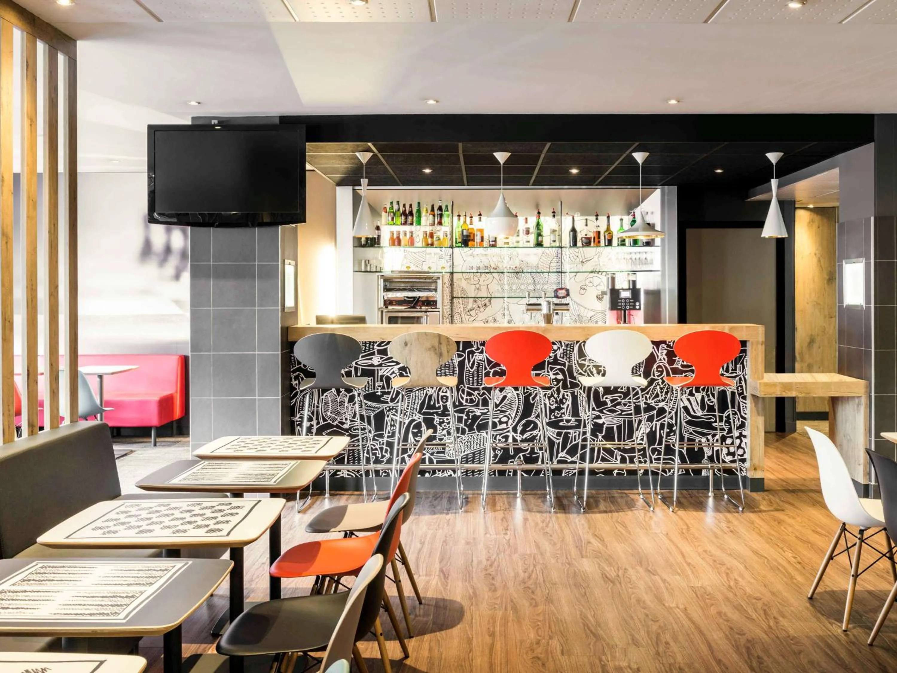 Lounge or bar, Restaurant/Places to Eat in ibis Paris Porte de Bagnolet