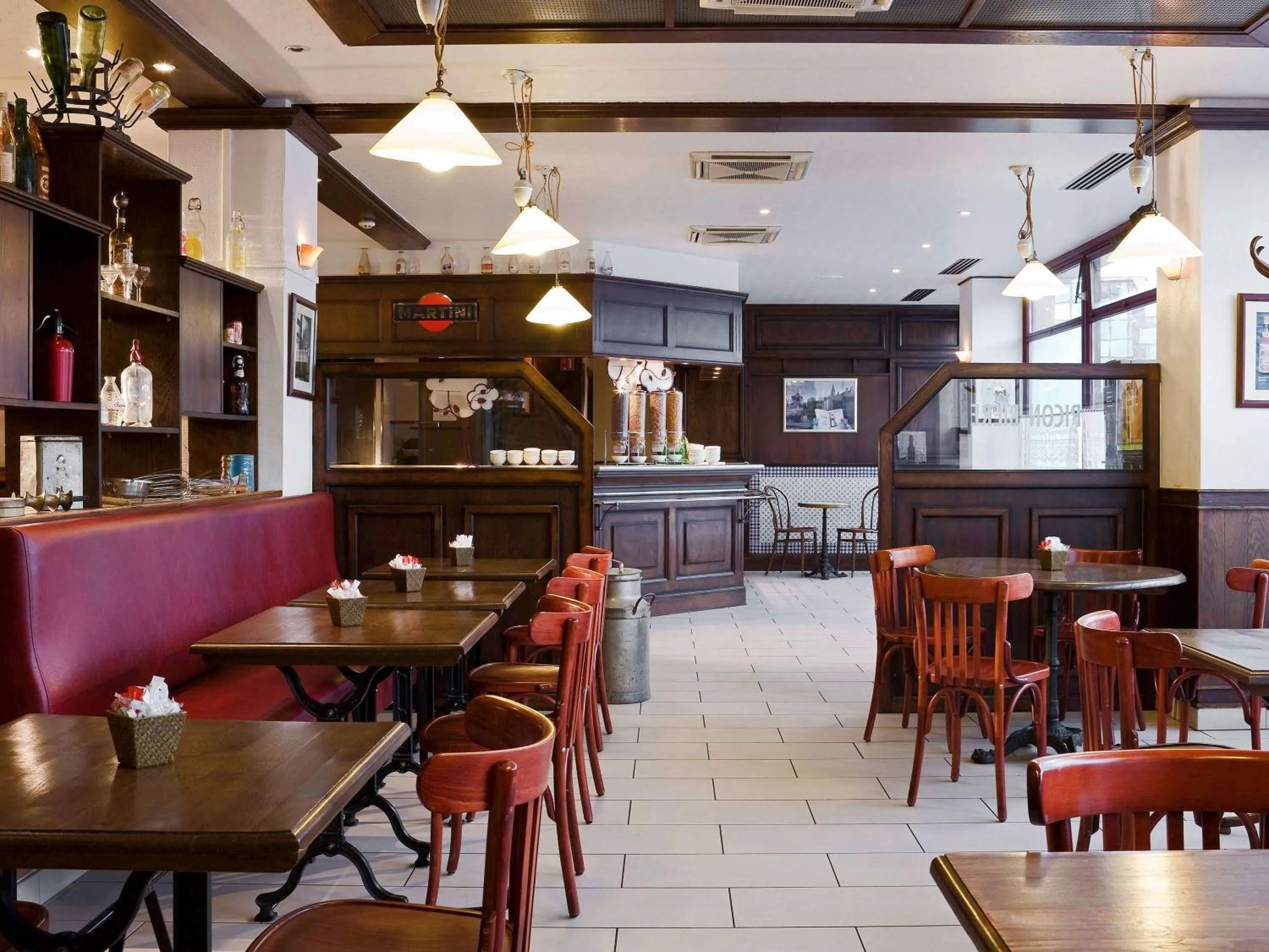 Restaurant/Places to Eat in ibis Paris Porte de Bagnolet