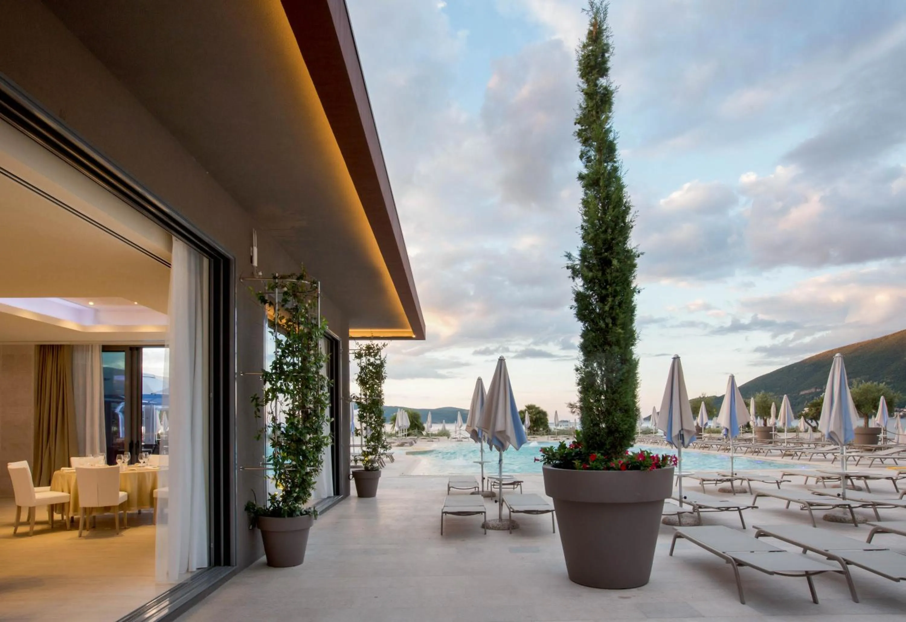 Restaurant/places to eat in Palmon Bay Hotel & Spa