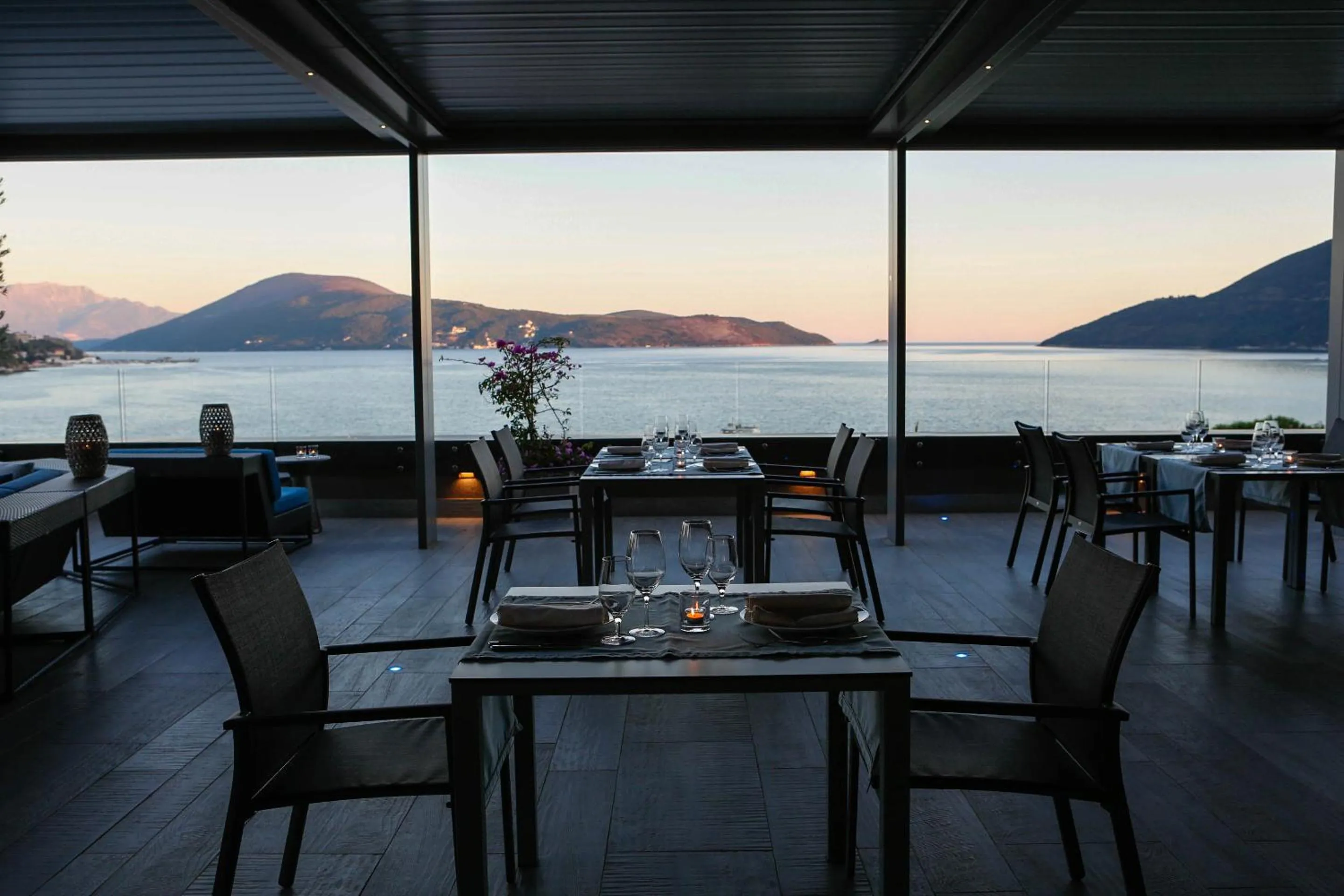 Restaurant/places to eat in Palmon Bay Hotel & Spa