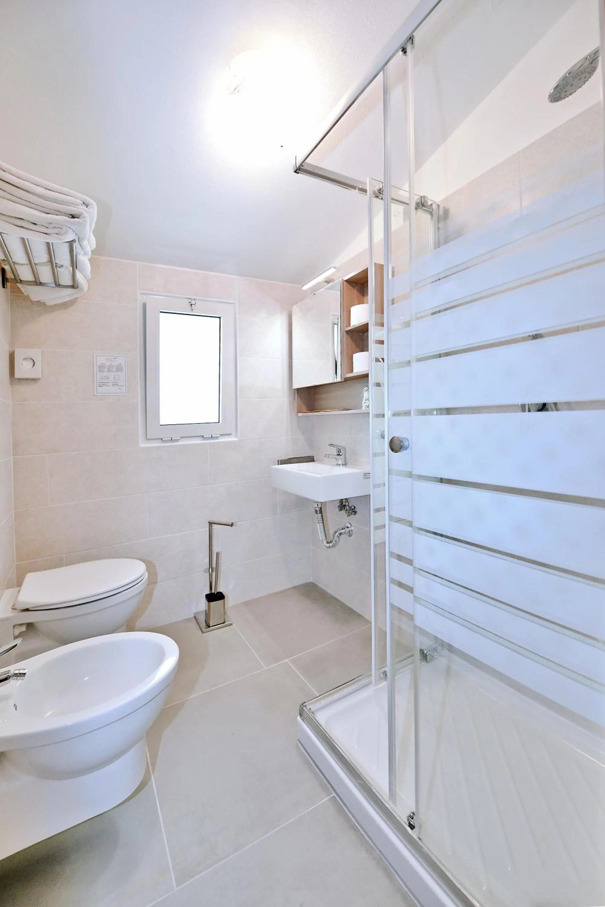 Shower in Hotel Itta