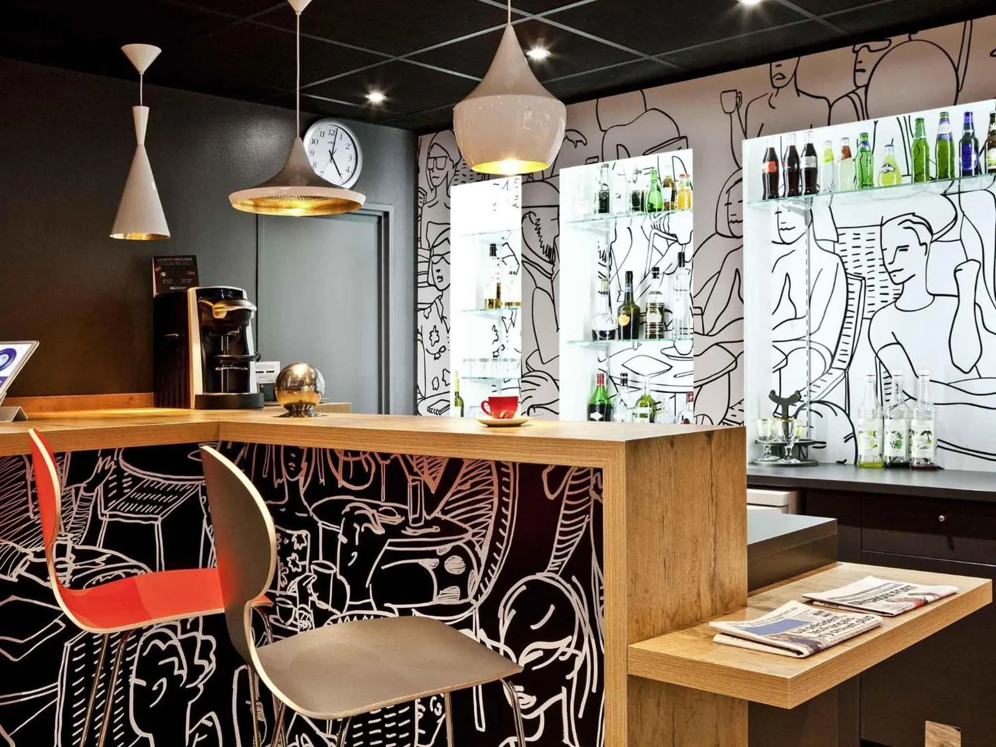 Lounge or bar in ibis Maine Montparnasse