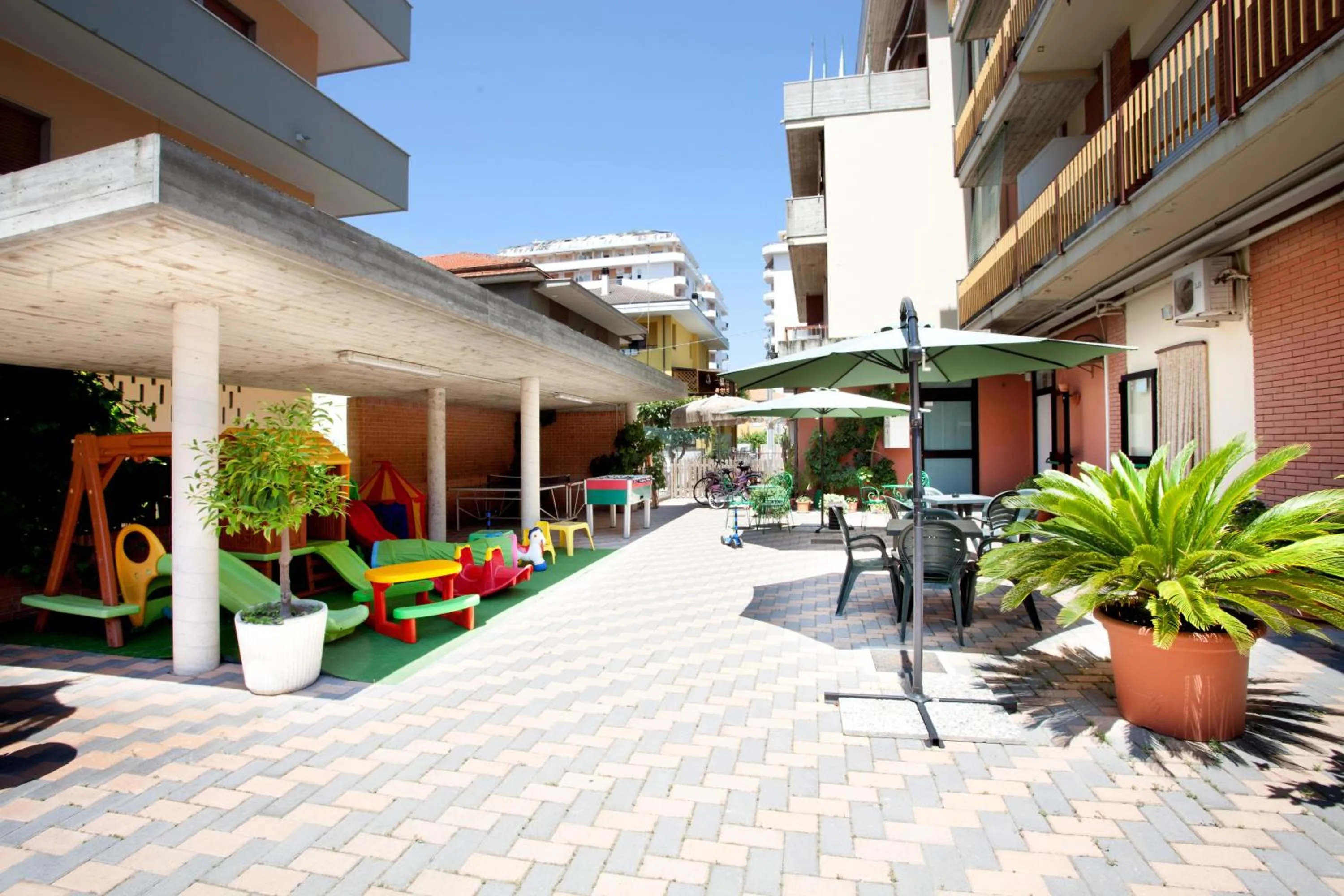 Patio in Hotel Nel Pineto