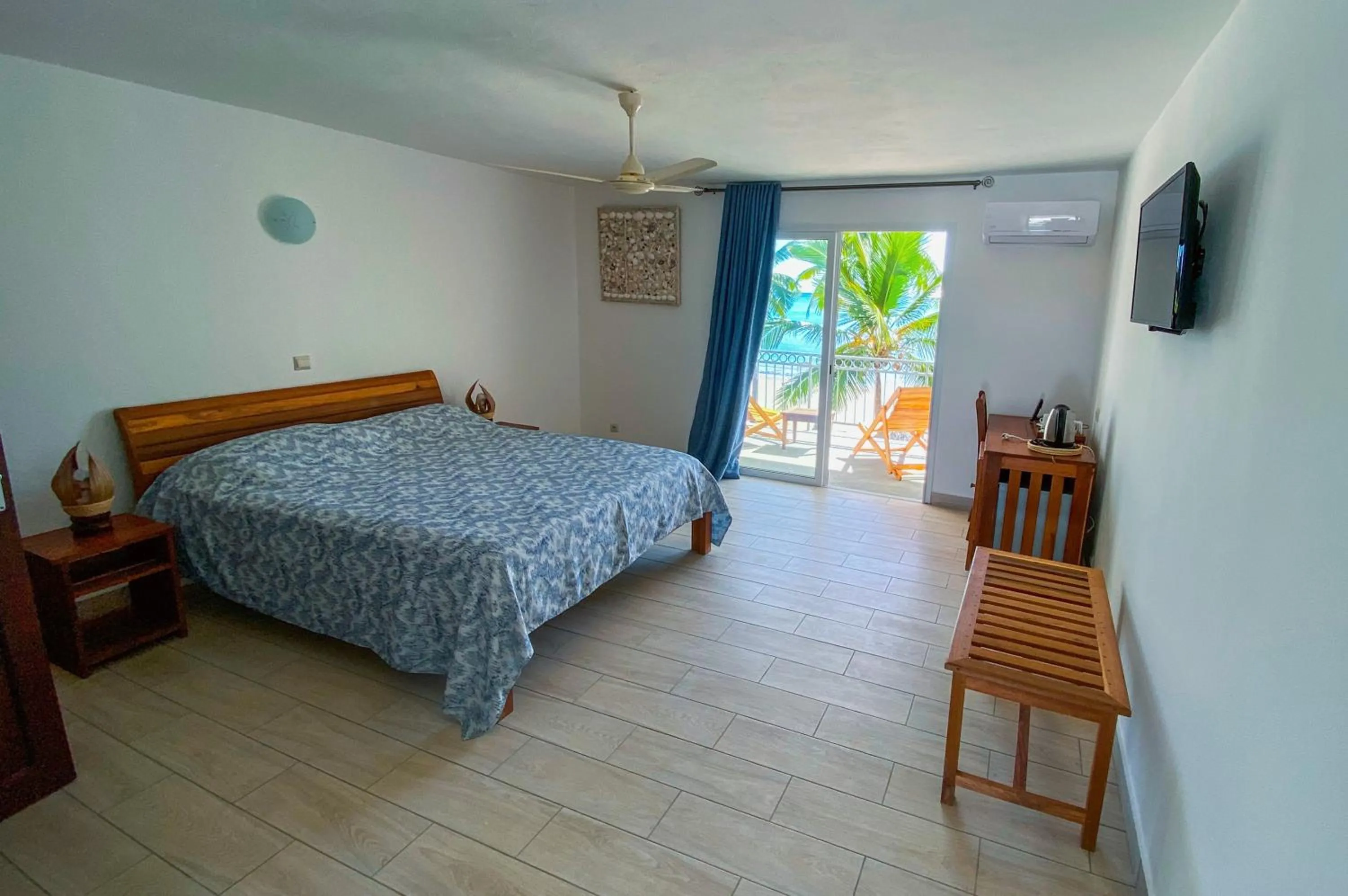 Photo of the whole room, Bed in Orangea Beach Resort