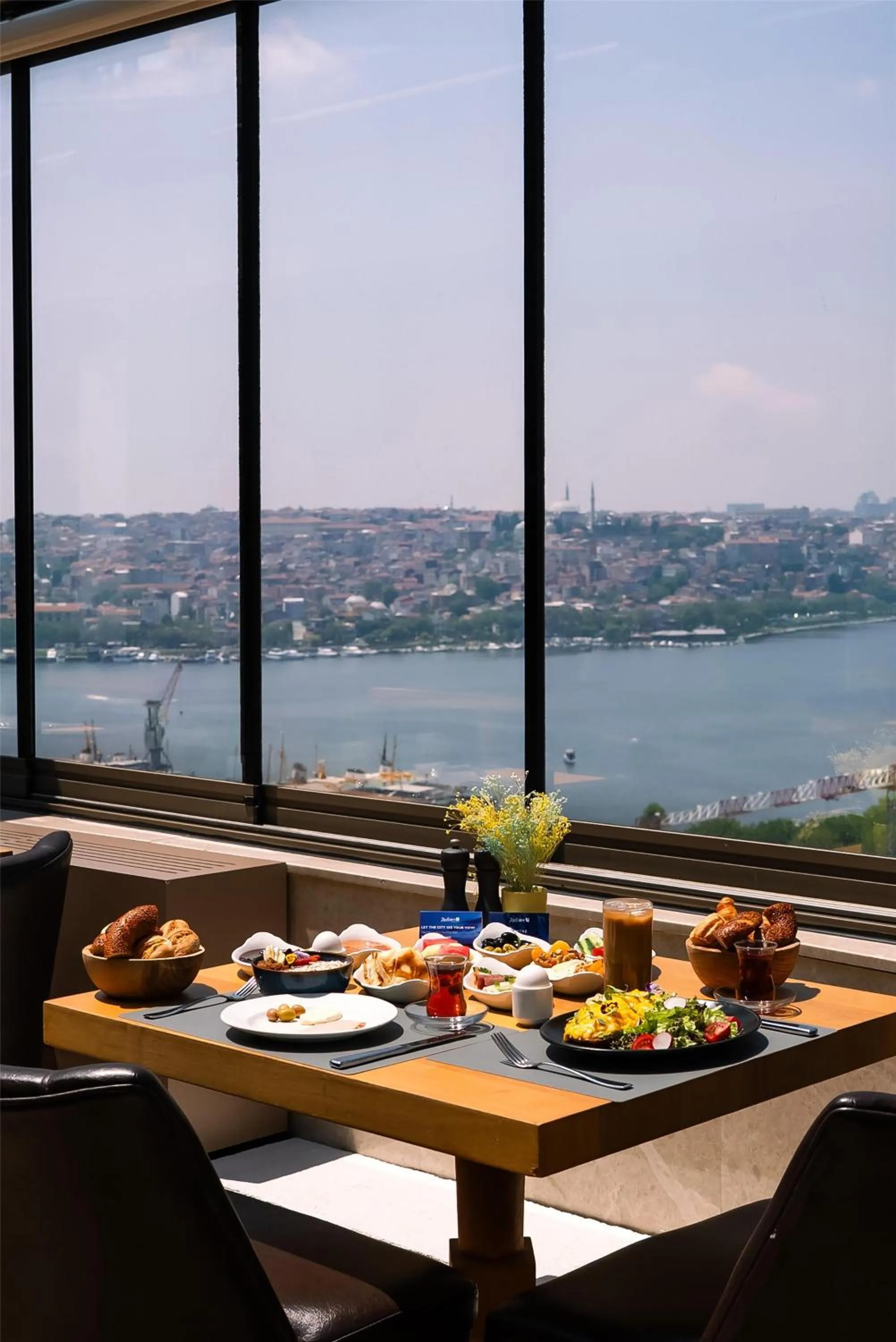 Restaurant/places to eat in Radisson Blu Hotel Istanbul Pera