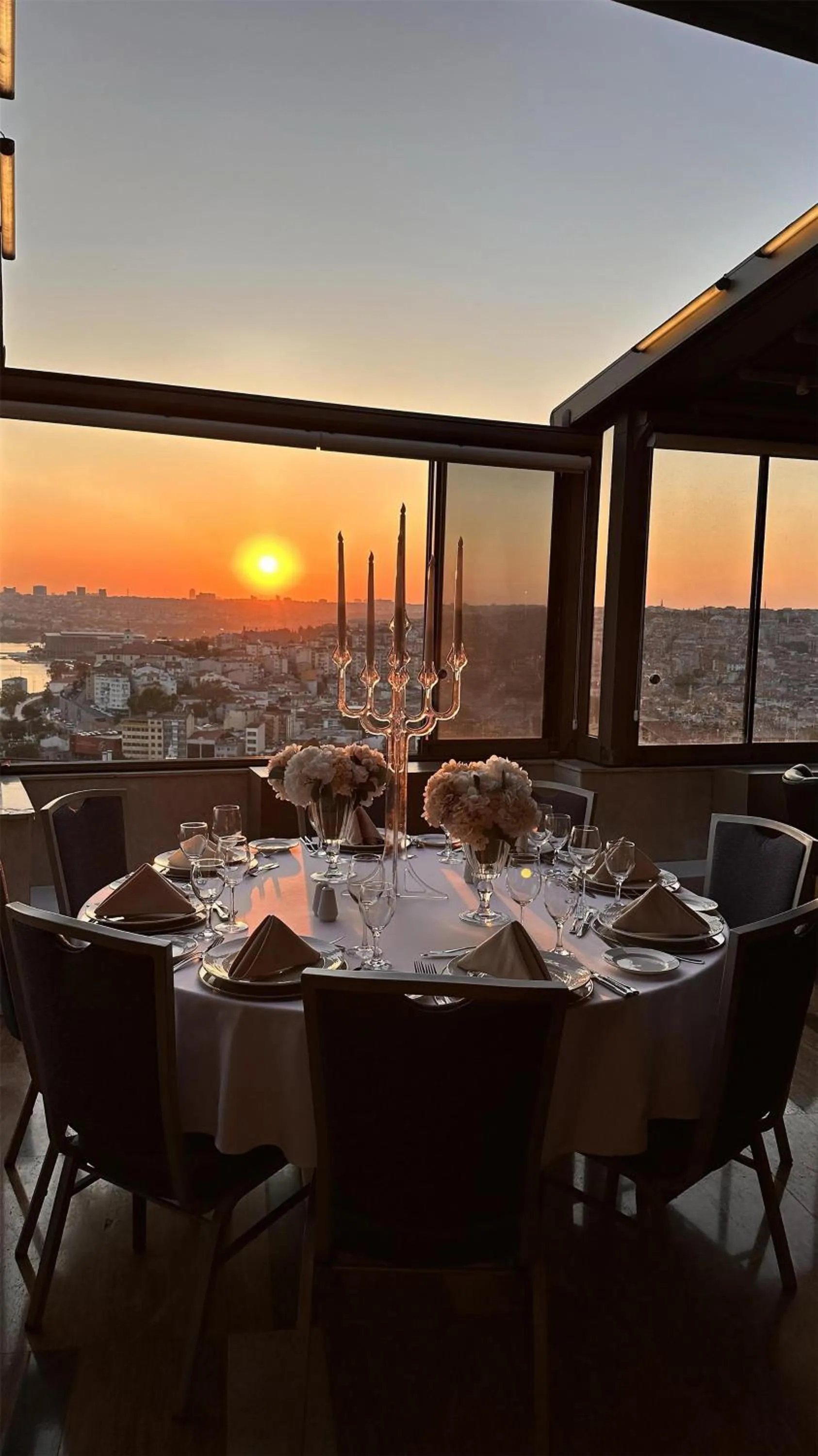 Restaurant/places to eat in Radisson Blu Hotel Istanbul Pera