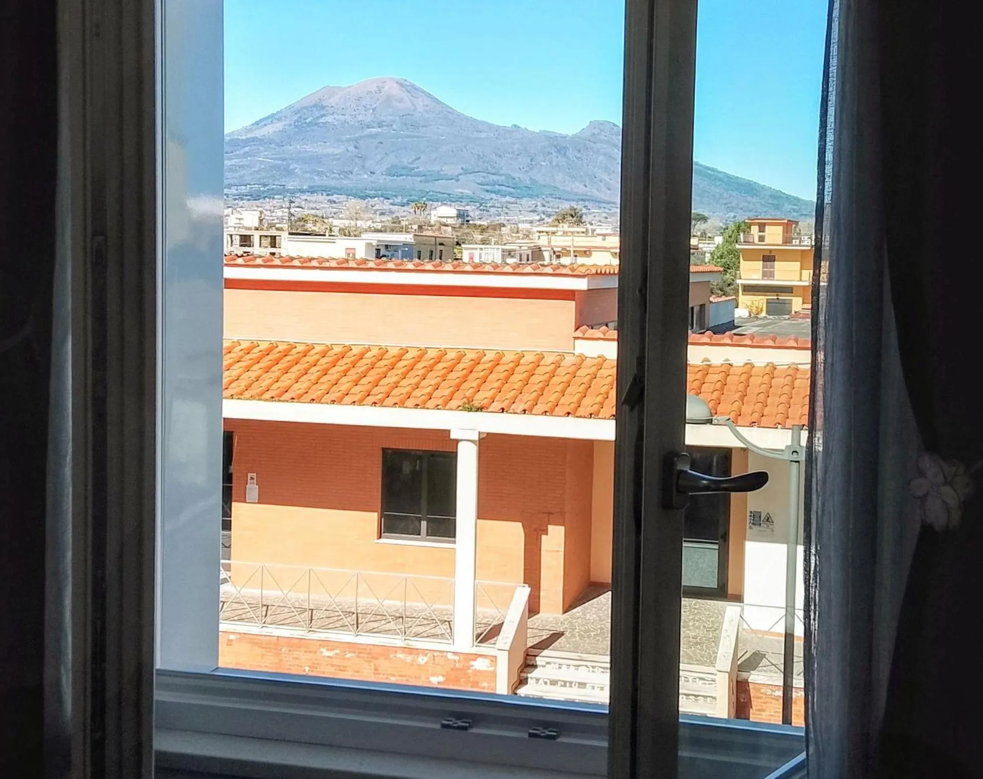 Day in Domus Michaeli B&B Pompei perfetto per famiglie e gruppi Camere confortevoli vicino agli Scavi e al centro