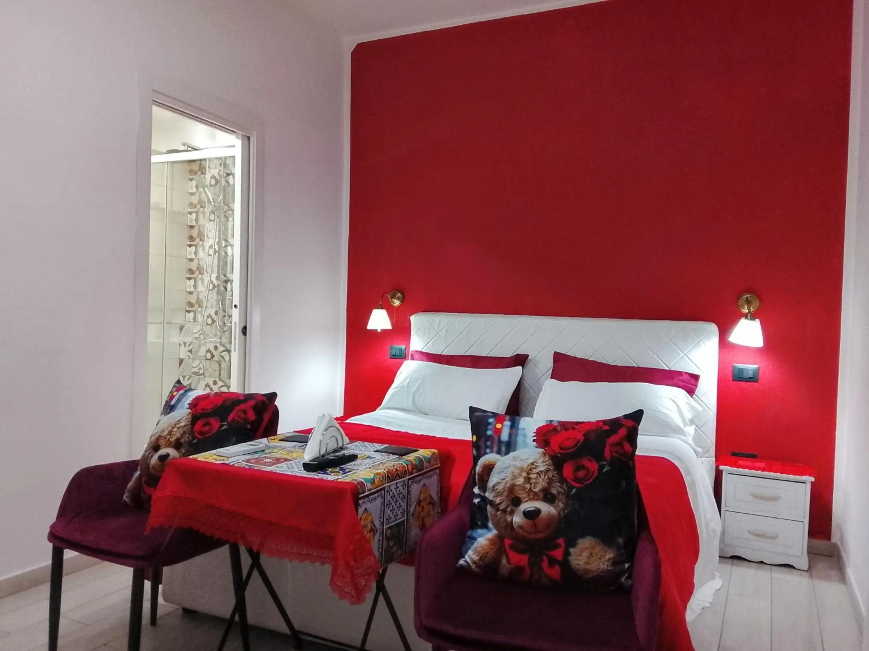 Triple Room with Private Bathroom in Domus Michaeli B&B Pompei perfetto per famiglie e gruppi Camere confortevoli vicino agli Scavi e al centro Triple Room with Private Bathroom in Domus Michaeli B&B Pompei perfetto per famiglie e gruppi Camere confortevoli vicino agli Scavi e al centro